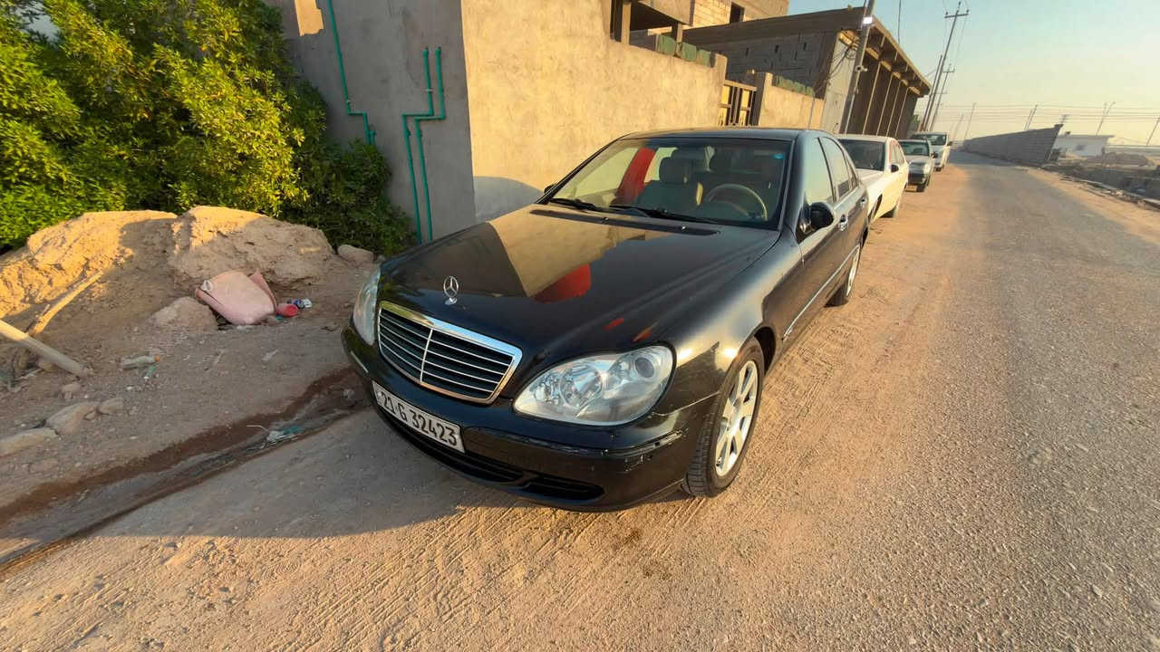 السلام عليكم ..للبيع او المراوس .مارسدس غواصة موديل 2005  خليجي حجم 500 محرك V8  دواخل جلد بيجي .السيارة عليها ادامة كاملة .مانقاصها شي .كمبريسر جديد .راديتر تبريد ومحرك جديد .رولات وقايش جديد .حدادة جوبلسات دسكات تخم تاير .نوزلات بلكات فيت بم وفلتر لايتات LED .جاهزه من كل النواحي .بيها باب السايق تبديل بسبب حادث ستوته نفس اللون .وصبغ فقط الچاملغ الخلفي اليمين .السنوية تنتهي 2029 -رقم سليمانيه .جاهزه للتحويل باي وقت .السعر145 وبيها مجال للاستفسار.***********. مكان السيارة البصرة
