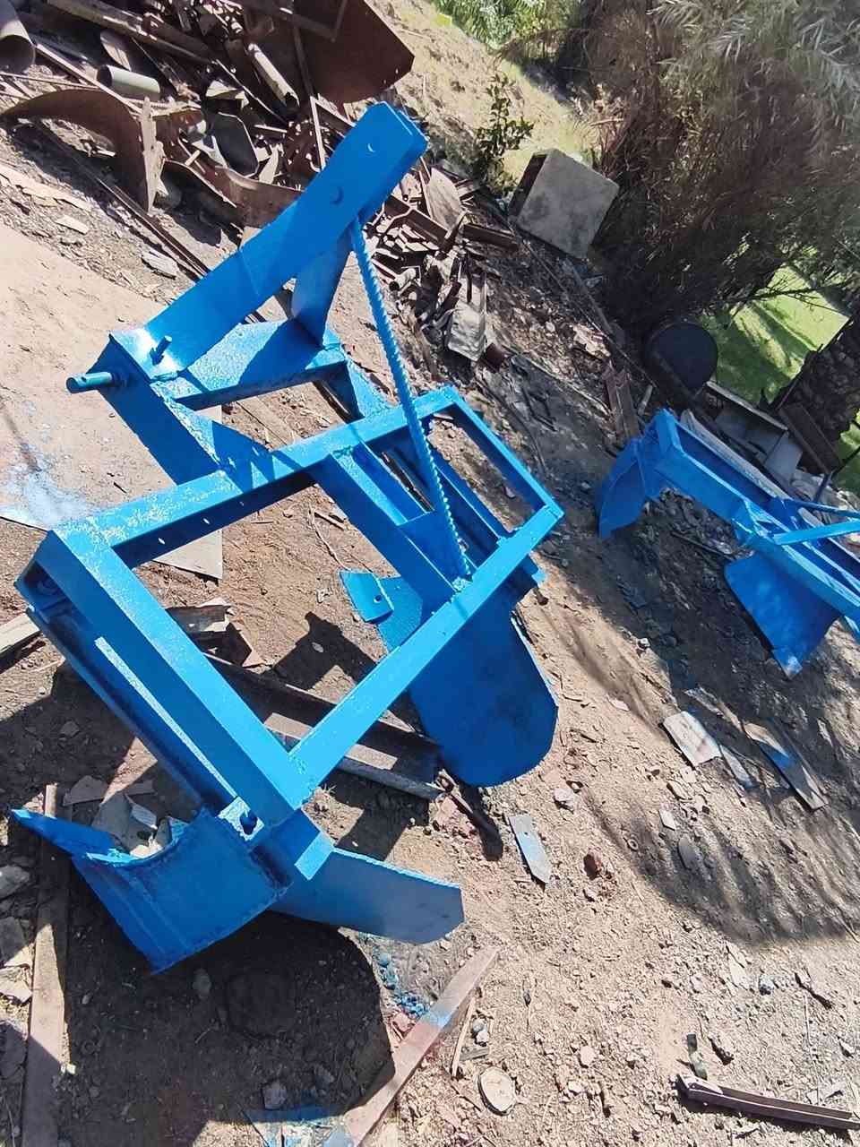 مرازه للبيع السعر ٤٠٠الف المكان المحموديه الطريق الحولي تلفون ***********
