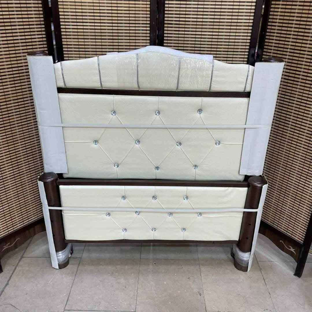 جرابي نفر واحد حديد قويه جدا 
درجة اولى دوشمه جلد قياس 190 ب 90  صبغ حراري منام 7جسور تتحمل وزن ثقيل كل هذا بسعر ١١٥ الف مع دوشك سفنج ضغط عالي 
توجد خدمة توصيل للحجز مرسلة الصفحة أو عل واتساب *********** Singapore

نص مكتوب في الصور:
- جرابي
- ٥ صور
- 2 من 6
- 5 من 5