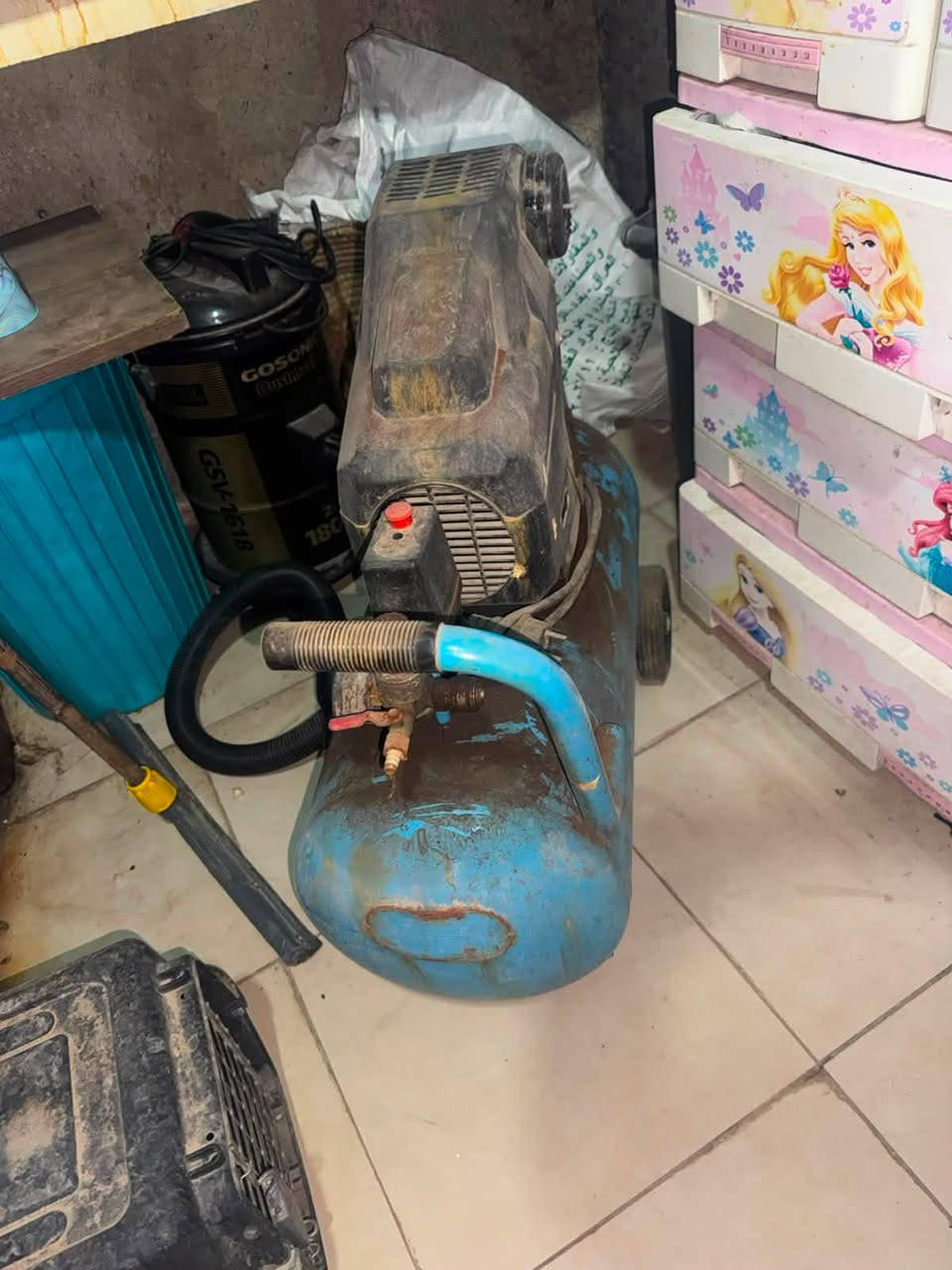 سلام عليكم
كمبريسر للبيع جديد ما مستعمل بس وصخ كامل هوة والصوندة مالته للبيع السعر ١٢٠ وبي مجال المكان بغداد البنوك الشراي يتصل ***********
