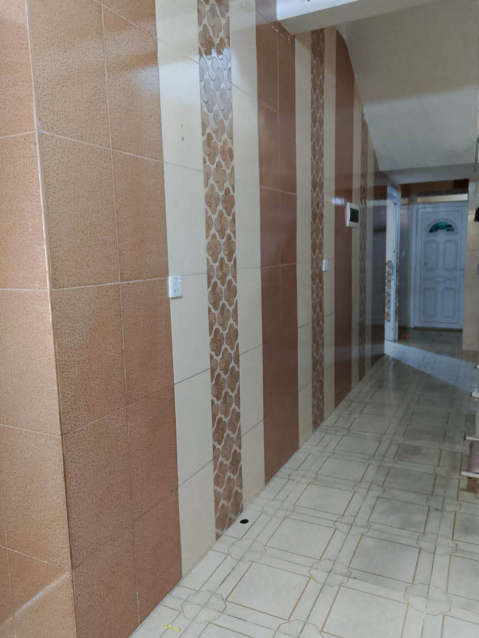 🏠🔥 بيت للبيع – حي ملايين الثانية 🔥🏠
📍 موقع مميز جداً قريب من شارع المدخل
🔄 مناسب للبيع أو المراوس

📐 المساحة: 120 م²
🏠 طابق ونص
🛏️ غرفتين نوم
🛋️ استقبال
🚿 ومشتملات

📜 زراعي – يوجد كرت بلدية
💥 فرصة ممتازة للسكن والاستثمار بسعر مناسب!

📞 للاستفسار والتواصل:
***********

***********
***********

🏢 مكتب التصميم الملكي
📍 طريق موصل – دهوك مقابل الكمرك

#بيت_للبيع #حي_ملايين #ملايين_الثانية #عقارات_نينوى #عقارات_الموصل #بيت_للبيع_في_الموصل #التصميم_الملكي
