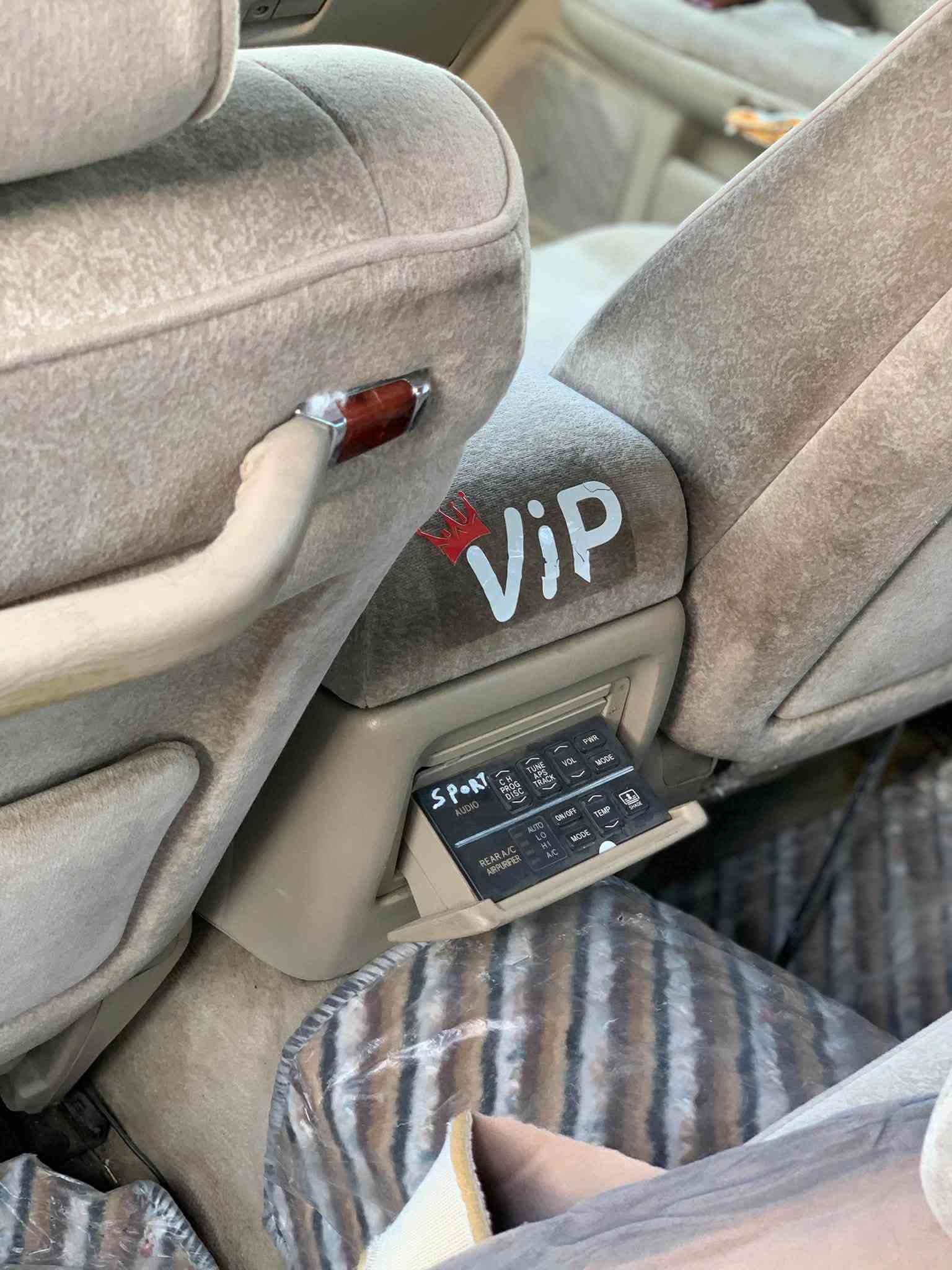 🚗✨

🚙 سەرەتا بەناوی خوای گەورە
مەلیکە بڕاوە بڕاوە - D4 گەورە

✅ بێ دەعم
✅ بێ لێدراو - کەڤەر و شاسی بە شەرت
✅ کۆدی هەیە - 4 دوگمە
✅ پێش و دوا کریستاڵ
✅ ناو زەرد
✅ بۆ 250 مەسروف مەگەرێ

💰 نرخ: 34$ مەجالی برایانە

📞 ***********
📍 پیشانگای گەڵا
