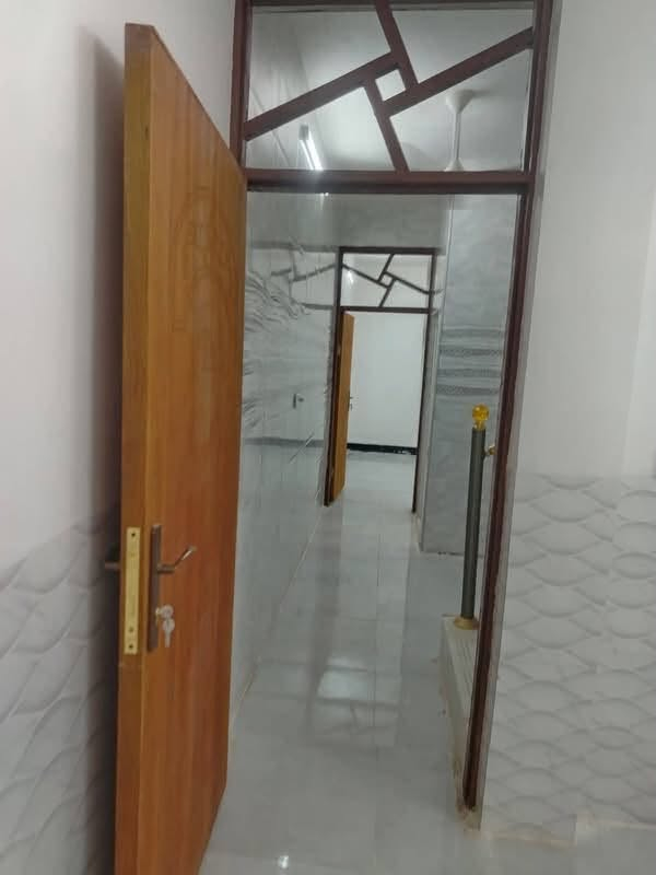 سلام عليكم بيت البيع بيت كبال زنود ست الحمداني بلفرع مال جوكر بيت مساحته ٥٥متر طابق ونص غرفتين بي غرفه فوك هيه وحمام سويت كامل وجوه ستغبال وصاله وحمام وترك وغرفه وتًواليت خارجيه بيت بناء جديد كله طابوك الستفسار ***********
