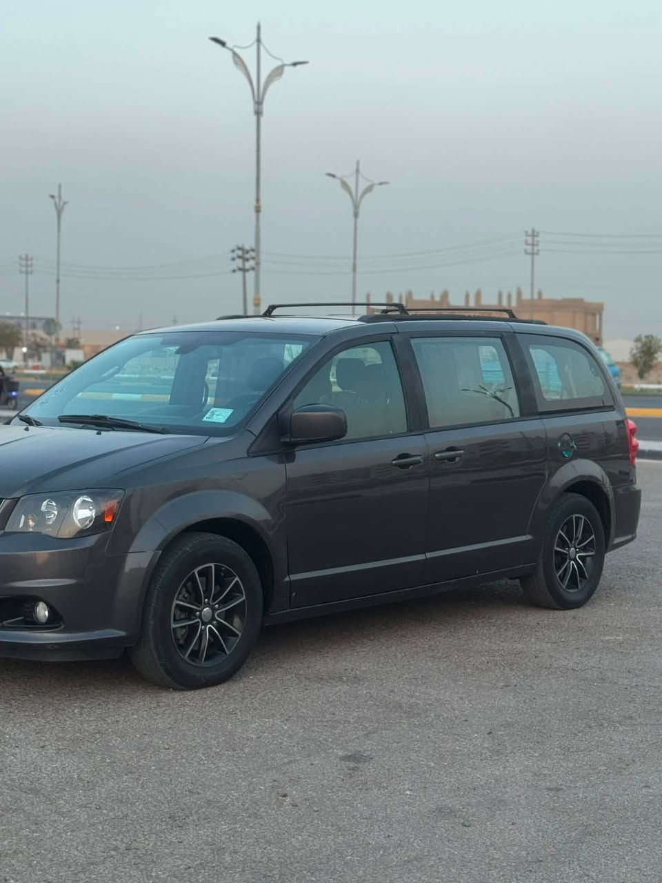 دوج كرفان مديل 19وارد امريكي
فائت السياره GT
مواصفات السياره 
-تحكمات ستيرن فول 
-كشنات كهرباء 
-جام اوته كل البيبان 
-تشغيل عن بعد 
-كشنات بلع 
-كشنات هيتر 
-هيتر مري 
-هيتر ستيرن 
-مثبت سرعه
-بيبان كهرباء 
-3قطع تبريد 
-حصان وسطي 
-3شاشات عرض 
-كشنات جلد
-برد جام بلادي 
-ويل كاب بلادي 
-جنطه كهرباء 
حداديه 90\100
تبريد ثلج 
سعر السياره 165وبيه مجال رقم السياره بغداد  باسمي سنويه وهزه جديده 
للتواصل ***********
