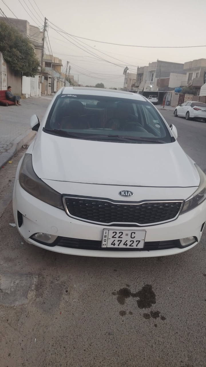 السلام عليكم سيراتو 17 خليجي مكينة 2000 مكفولة رقم اربيل بيهة بس الد عامية مبدلة والباقي كفالة سيارة جاهزةعنواني بغداد المحمودية رقم الهاتف *********** واتساب اواتصال موجود السعر 135 بيهة مجال حك الجية
