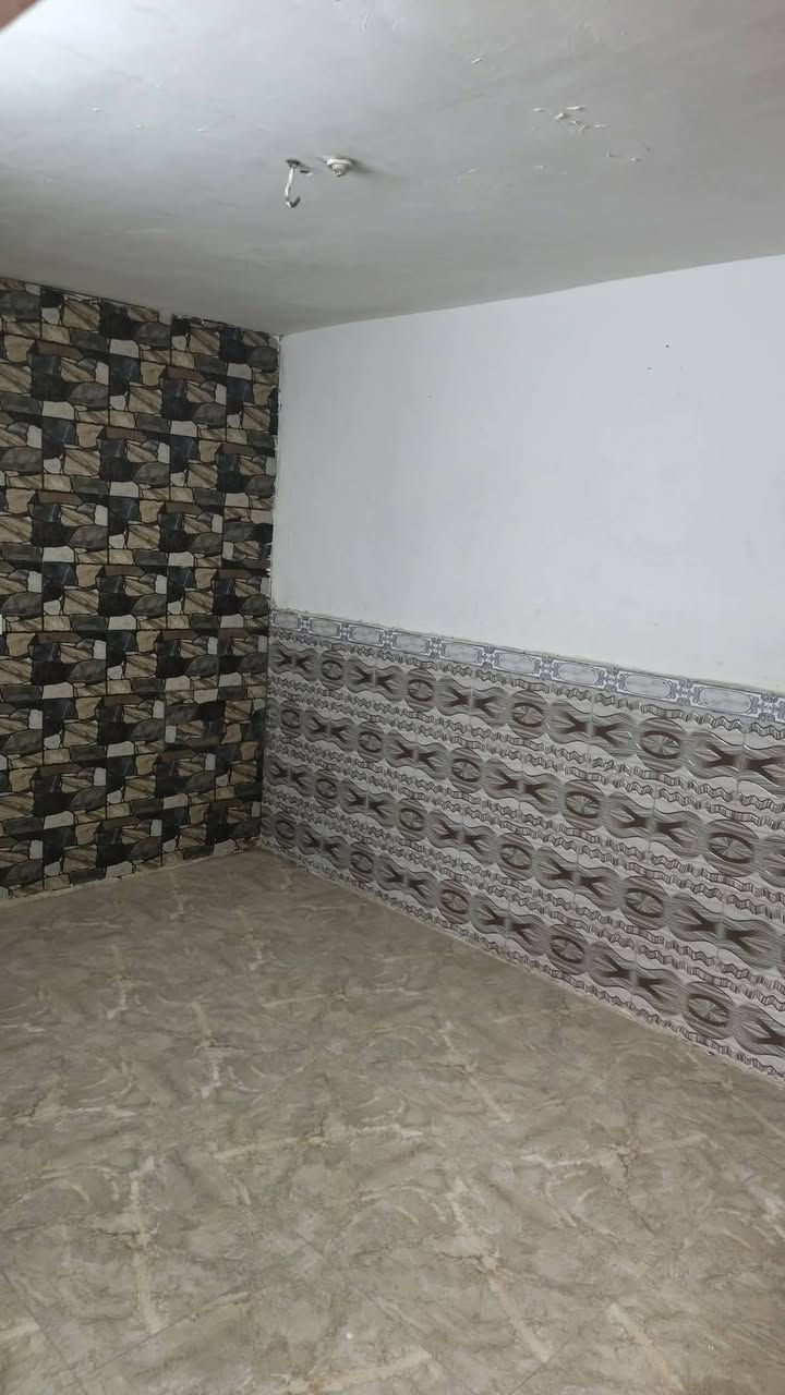 بيت للإيجار • ٥٠م • قرب مستوصف التحدي