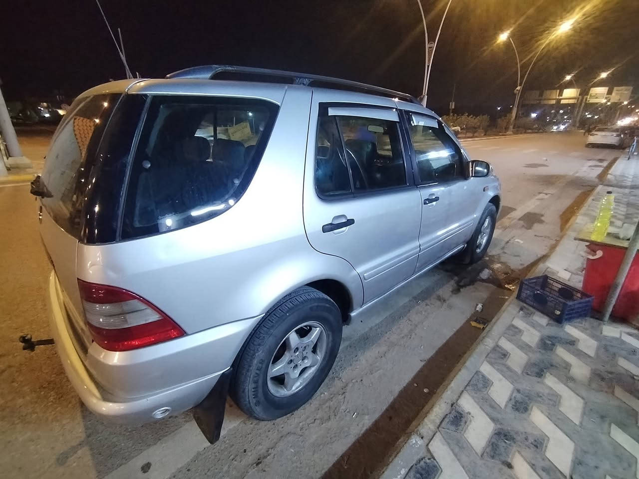 سلام عليكم حبايب مارسدس ML320 2001 للبيع

🛑 مكينه 3000vvti
🛑 تبريد شغال 
🛑 فتحه سلايد روف شغال
🛑 شاشه وكامره خلفيه
🛑 بصمه
🛑 لايت زنون عالي و ناصي  كشافات ثلجي هم 
 سياره بأسمي وجاهزه عائليه وترايها حلو وين مايعجبك شغل واطلع    مكانها الناصريه *********** واتساب متوفر 

 🛑 السعر 75  وبيها مجال
