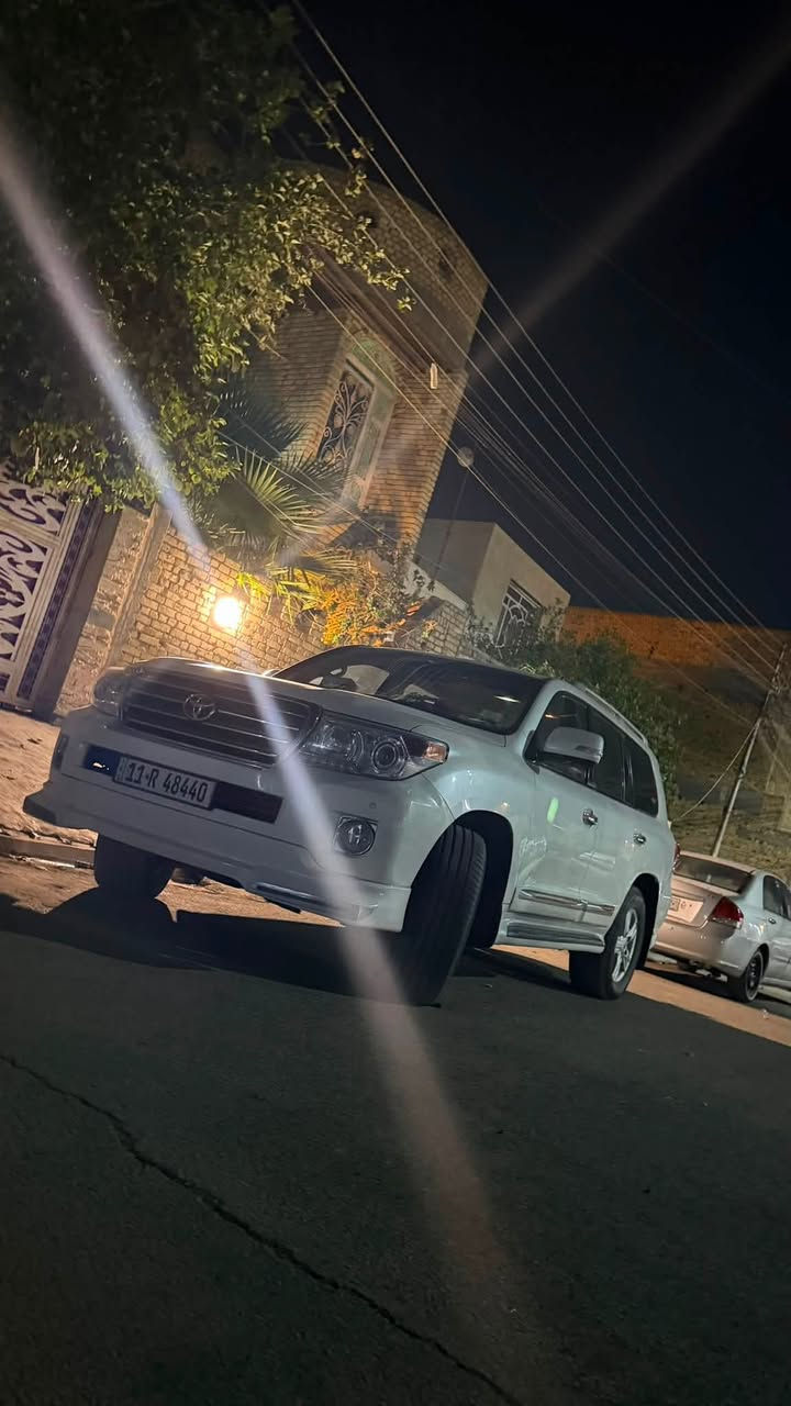 لاندكروز Gxr2015 رقم بغداد باسمي 35000 صور الحادث مرفقة***********
