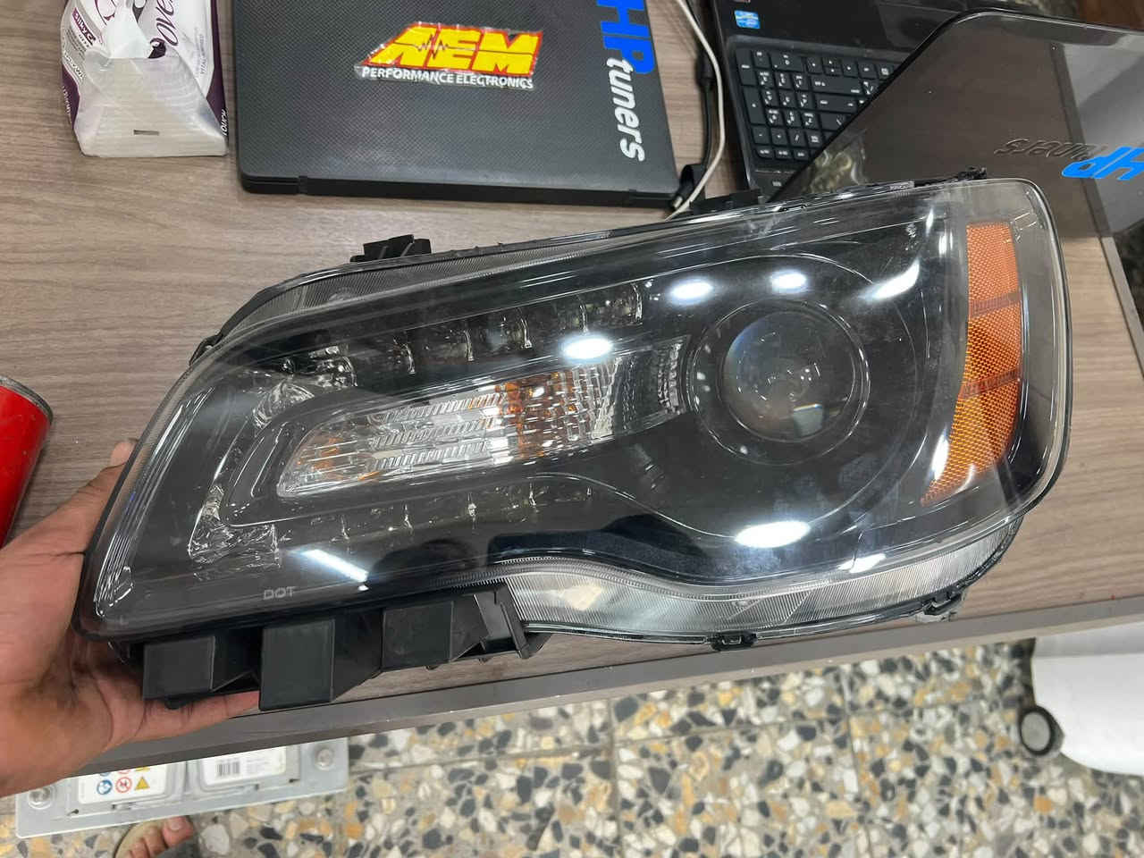 السلام عليكم زوج لايت كرايسلر دخاني اسود جديد بلكارتون
من امريكا اجني سعرهن ٢٥٠ الف واتس اب ***********
