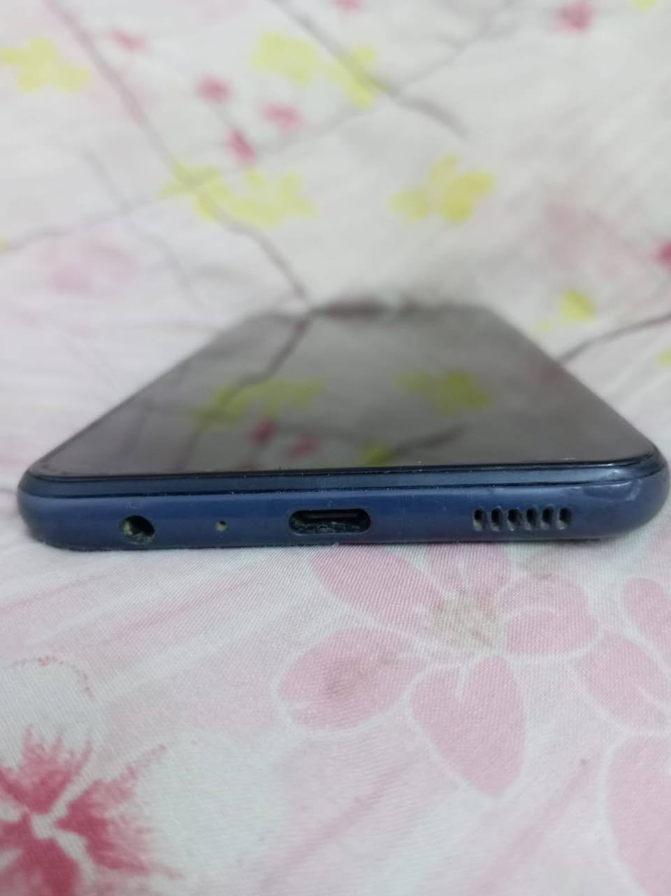 سلام عليكم عندي هاذه جهاز مكسوره شاشتا مثل ما موظح بصورة يلممس مابي شي
Galaxy A13 

ذاكره 64
عشوائية4   بطارية 5000.  سعر 65

رقم ***********.وتساب. هم موجود.  مدينه الصدر
