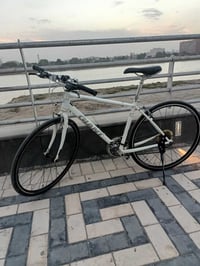 سلام وعليكم بايك c700 من ماركه GIANT المعروفه  البايك كسر حاويه  معدن ...