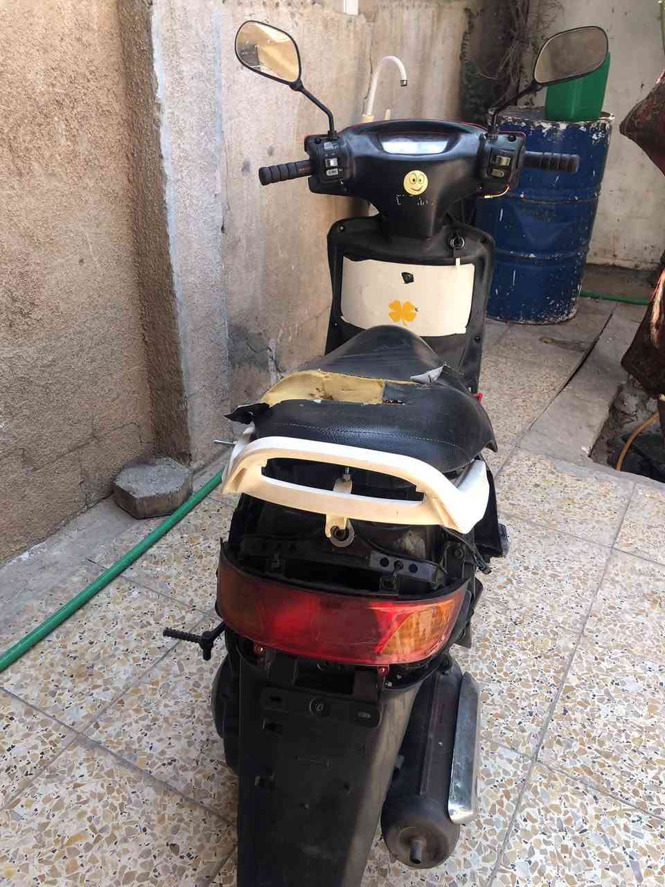 سلام عليكم 
دراجه فراشه لبيع دراجه سلف نكره وحده هندر 
لايتات زون عالي ناصي شغال گيج بانزين شغال 
اشاير شغلات كله شغال مابيه اي نقص 
محرك شلعته حلوه ومابيه صوت ابد 
سعره ٣٥٠ وبيه مجال بسيط مكاني نجف حي الجمعيه رقمي ***********
