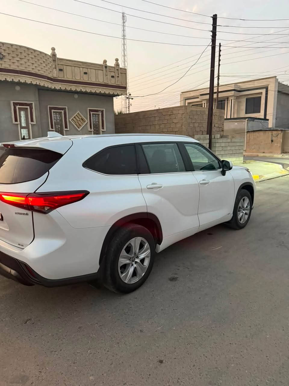 هايلندر  2022 xle
الضرر ورقم الشاصي موضح بلصور

بانزين هايبرد

اللون ابيض

رقم بغداد

فول مواصفات 
سلايد 
كشنات سياحي منفصل جلد
 ويل كب 
شاشه 
7 راكب
بردات جانبيه
لايت زنون 
رادار جانبي 
نقطه عمياء 
تحديد مسار
تدفئه كشنات
صندوق كهرباء
ماسحات اوتو
لايت اوتو

الحادث بنيد وجاملغ بلخارج بيها حادث داخل العراق باب و جاملغ خلفي نفس جه الضرر صبغ بدون تبديل

ماشيه 88الف قابل للزياده 

السعر 25،000$

مكان السياره كركوك ناحيه الزاب 
***********
