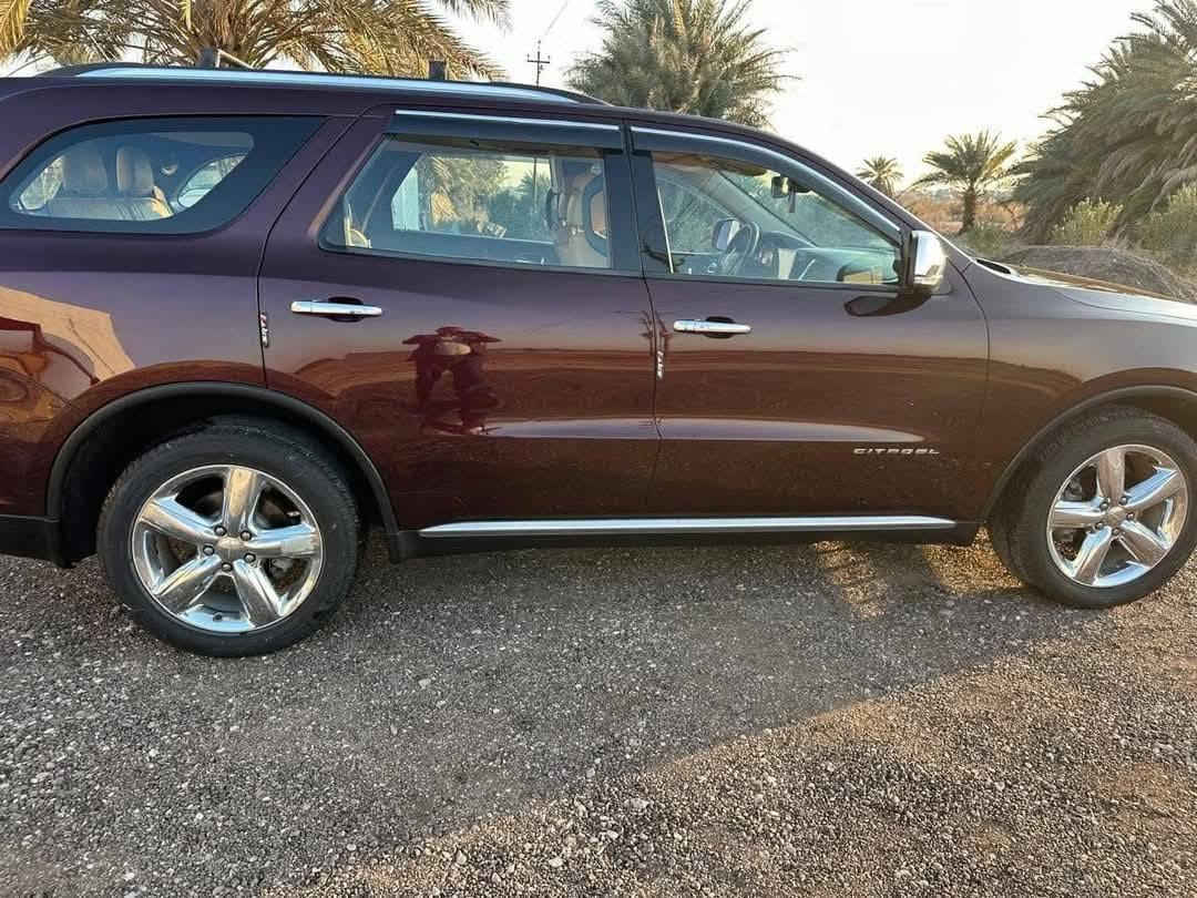 دوج دورنكو موديل ١٢ هيمي ستايديل رقم بغداد فوول مواصفات
رادار امامي 

نقطه عمياء تحذير جانبي 

كشنات كهربا خزن ميموري تدفئه تبريد 

استيرن فوول تحكمات تدفئه

ماسحات اوتو

صندوق كهربائي شفط

شاشه كبيره 
مري هيتر قلاب اثناء الرجوع
حساسات خلفيه جانبيه
فتحة سقف سلايد روف

وبعد هواي مواصفات 

تبديل بنيد فقط 

تحويل مباشر باسمي رقم بغداد 

العنوان ذي قار الشطره ***********
