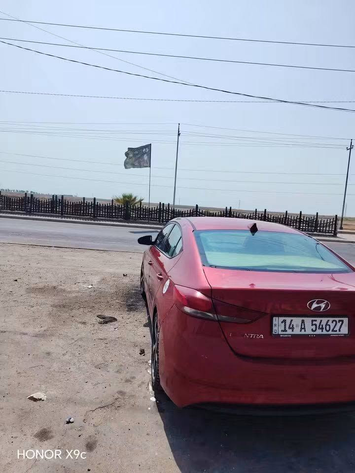 النتره البيع ٢٠١٧ جاهزه من كلشي تحويل مباشر كير مكينه مالي ٢٠٢٥ تخم تاير تبريد ثلاجه حداديه جاهزه الخير السعر ٩٨ وبيها مجال قليل ***********

نص مكتوب في الصور:
- HONOR X9c
- HONOR 5G
