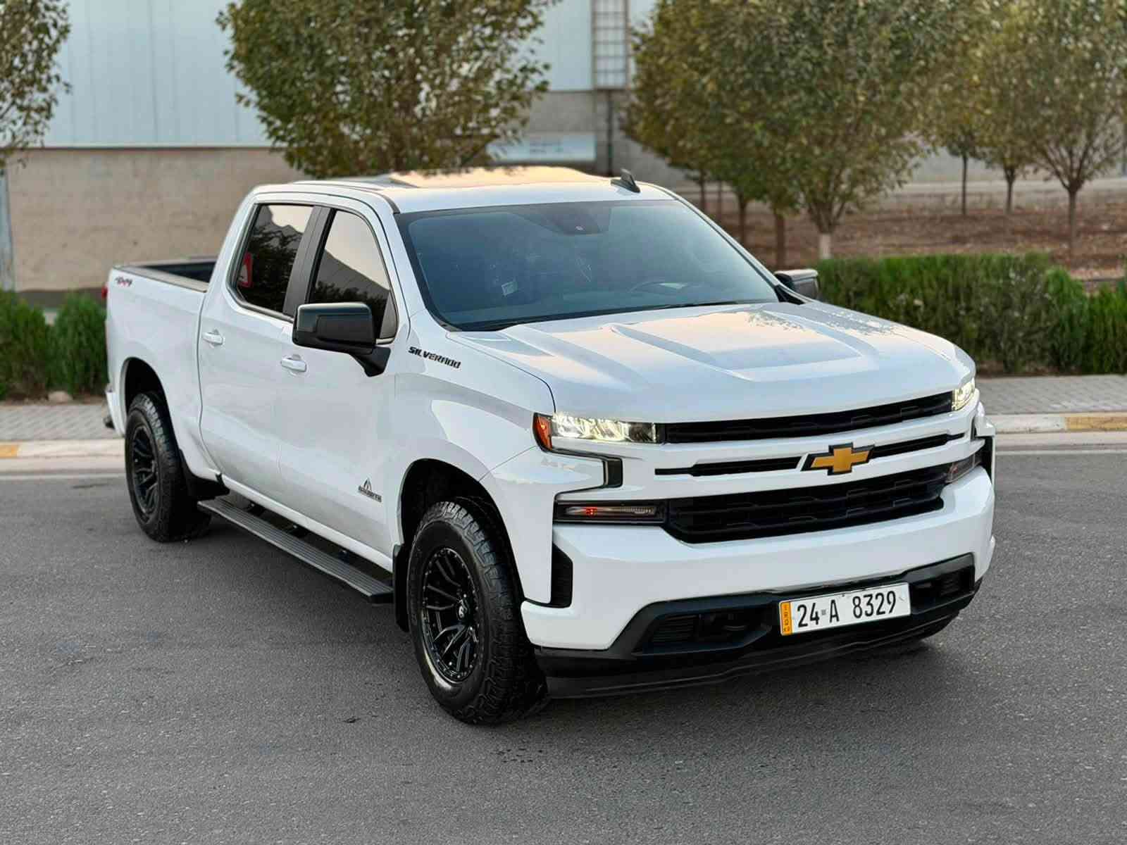 بسم الله الرحمن الرحيم
ارخص سعر كل عراق  219$ ورقة  قفل🔏🔥🔥👋🏻👋🏻

شيفروليت سيلفرادو موديل 2019 شكل جديد V8
باب طويل بدي قصير مرغوب ✅

مواصفات TRUE NURTH LT فول مواصفات
فتحة و فور ويل دفع رياعي 4X4

محرك V8 5.3L تمانية سلندر محرك مرغوب 🔥🔥
گير و محرك بشرط برغي مامفتوح ✅…. 
گير و محرك كهربايات شرط جديد جديد  .........
▫️فور ويل دفع  رباعي 4x4
ماشي 82 الف حقيقي ✅📦

▫️سيارة داخل كلين تايتل✅
🔹صار بلعراق ( نص بابين صبخ جهت سكن )
🔹بجم أمامي و خلفي كپس بدون أيرباگ
🔹أيرباك كل بيلادي سليم ١٠٠/١٠٠ ✅
🔹سيارة جديد حيل حيلوة نضيفة 📦📦

🔹اربع تاير و ويل جديد بدون مصروف ✅

مواصفات// 
بصمة . فتحة . فور ويل .  رادار أمامي .  . لايت ليد و زينون . شاشة كبير  .شاشة و كاميرا. كشن جلد و كشن قاصة . كشن تتفيئة . ستيرن تتفئة . كشن كهربا . اوتو ستار ستوب . بريك بصمة .جام خلفي كهربا . تبريد مركزي . ليد داخل بدي . بلاجكتور . بكلايت ليد . تحكم ستيرن. تحديد سرعة . ويل كاب … 

محرك گير صدر حداديه تبريد تخم تايرات جاهزة 🧿🧿

رقم و سنوي جديد تحويل مباشر… 
رقم مميز سنوي بأسمي تحويل بشرط......

مكان سيارة سليمانية… 🙏
                                                   ☎️:***********
    *********** واتساب
