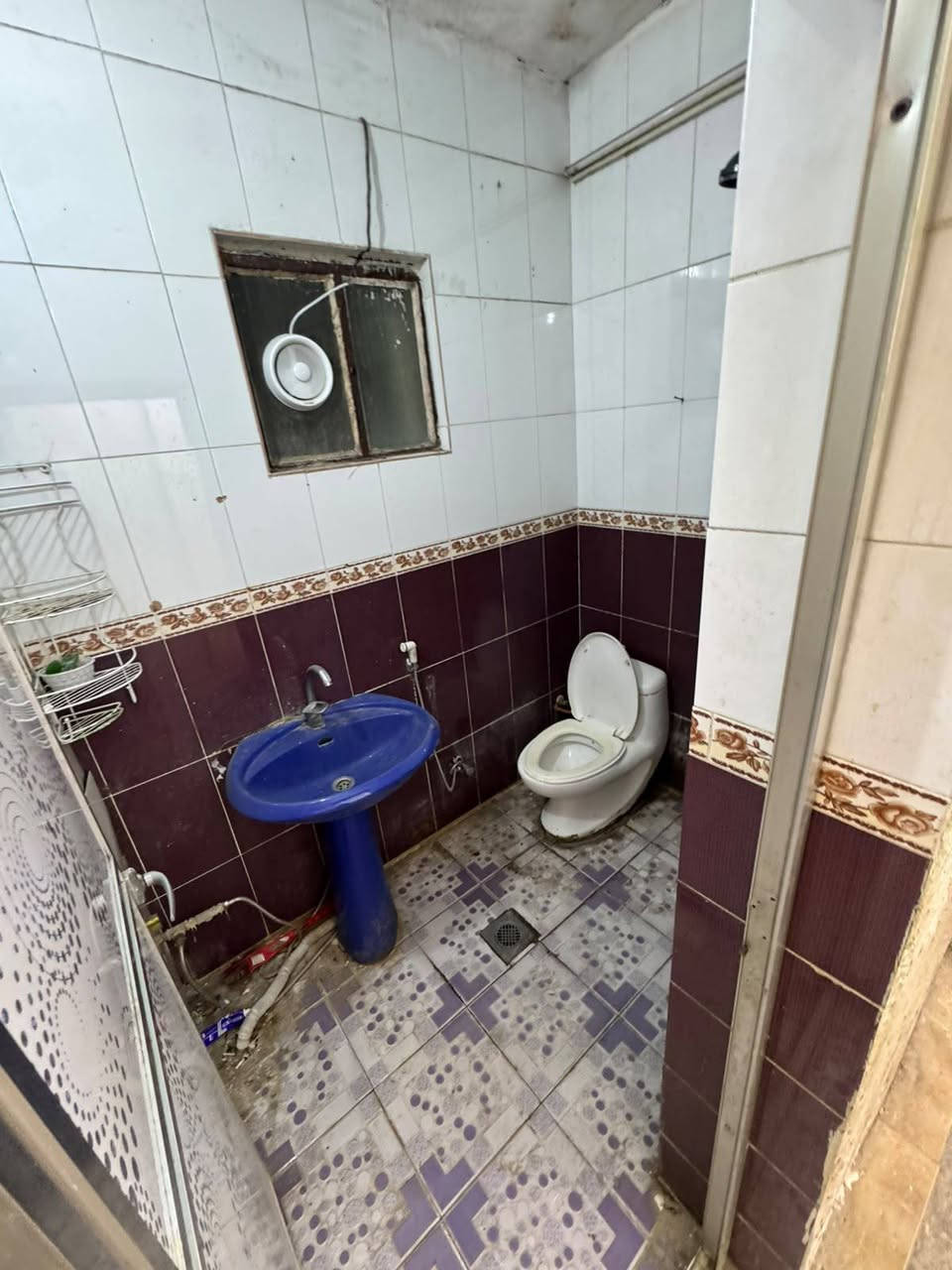 � للإيجار – السيدية / مربع الضباط
يسلم مصبوغ وجاهز للسكن 📍

مشتمل طابق أرضي معزول عزل تام، بمساحة 120 متر، ويحتوي على:

🛏️ غرفتين نوم، نظام الغرفتين مفتوحة واحدة على الثانية
🛋️ صالة
🍳 مطبخ
🚿 خدمات
🚗 كراج يسع سيارة

📍 الموقع: السيدية – مربع الضباط
💰 الإيجار: 600 ألف دينار شهرياً قابل

للاستفسار والتفاصيل، التواصل على الرقم
***********
