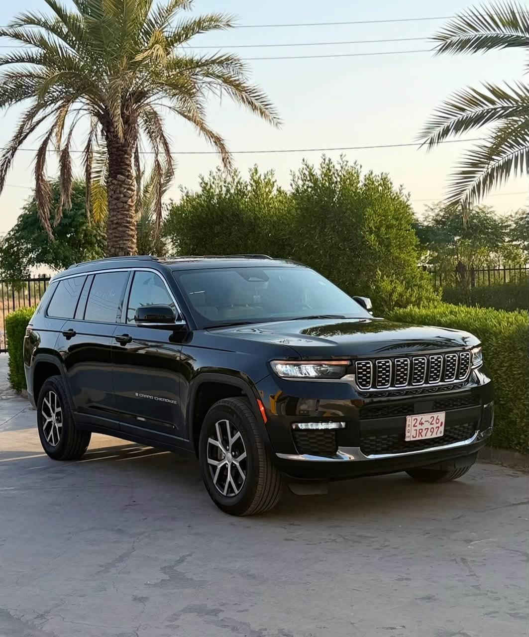 جيب كراند شيروكي 2024 لمتدد
المواصفات

دفع رباعي 4x4

كشنات جلد صحراوي 

كشنات الامامية كهربائية 

كشن السائق خزن مع ذاكرة

تدفئة كشنات امامي وخلفي 

رادار أمامي - اوتو بريك

‏حساسات خلفية - اوتو بريك خلفي

تحذير النقطة العمياء

تحذير الخروج عن المسار

مستشعر نوم السائق مع نظام التوقف الآلي

نظام تحذير عند التقاطعات

نظام تقليل الضجيج داخل المقصورة

إنارة محيطية LED خفية

شاحن موبايل وايرلس

شاشة كبيرة 10.1 إنچ

نظام خرائط GPS

عرض خرائط الطريق على لوحة القيادة

دخول ذكي

تشغيل عن بعد

صندوق خلفي كهربائي

ذاكرة لحفظ وضعيات جلوس السائق

إنارة داخلية LED

تدفئة ستيرن
بنيد وجاملغ مفتوحين بدون دعم ايرباك ودواخل بلادية بشرط 

السيارة موجودة في اربيل او الموصل

واتساب ***********  
واتساب ***********

نص مكتوب في الصور:
- ما شاء الله تبارك الله
- ارحب يالشيخ
- ***********