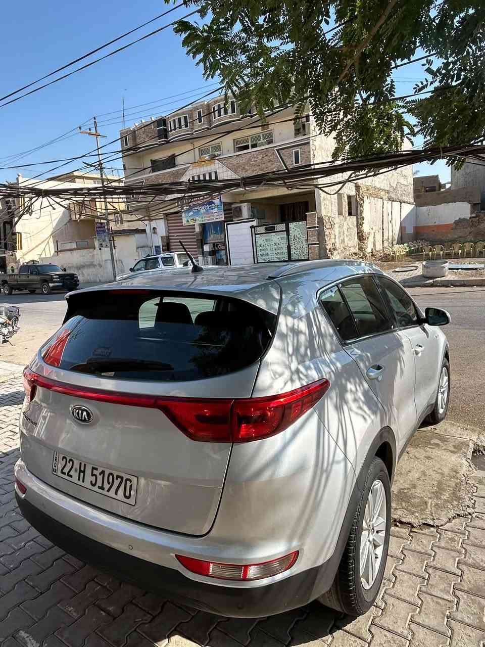 السلام عليكم
للبيع كيا سبورتج ٢٠١٧خليجيه 
رقم أربيل باسمي هزه وفحص ورقم جديد جديد
السياره مكبسه من دعاميه للدعاميه 
بدون فتح
بدون بارد أو شخوط 
بدون حادث 
سياره جديده وعلى ايدنه 
/^^^بيها فقط رش ب 
جاملغ خلفي والباب لخلفي اثر شخوط فقط صبغ بدون ضربه 
ماشي١٧٠ حقيقي بشرط 
محرك الفيين دوش 
كير محرگ كفاله
السعر 143ورقه 
مكاني بغداد
***********
