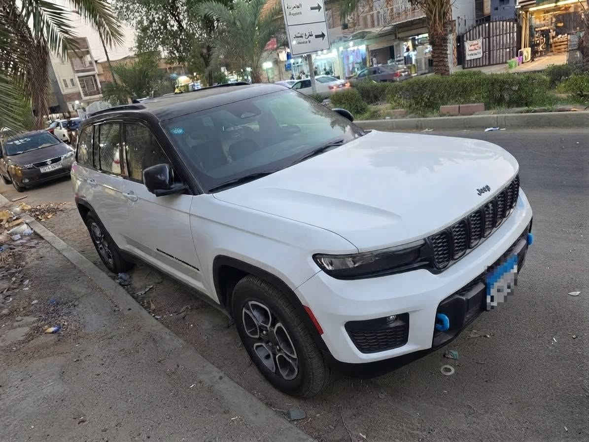 سیارة جيب موديل 2022 هایبرد 2 کلر لون ابیض قماره سوداء كلين تايتل ماشية 32 مایل رقمها بغداد..
سعرها قفل 270$ مكانها الغزالية..موبايل 
***********
2022 Jeep Hybrid, 2-tone (White with a black roof/cabin), clean title, 32,000 miles. Located in Al-Ghazaliya.
