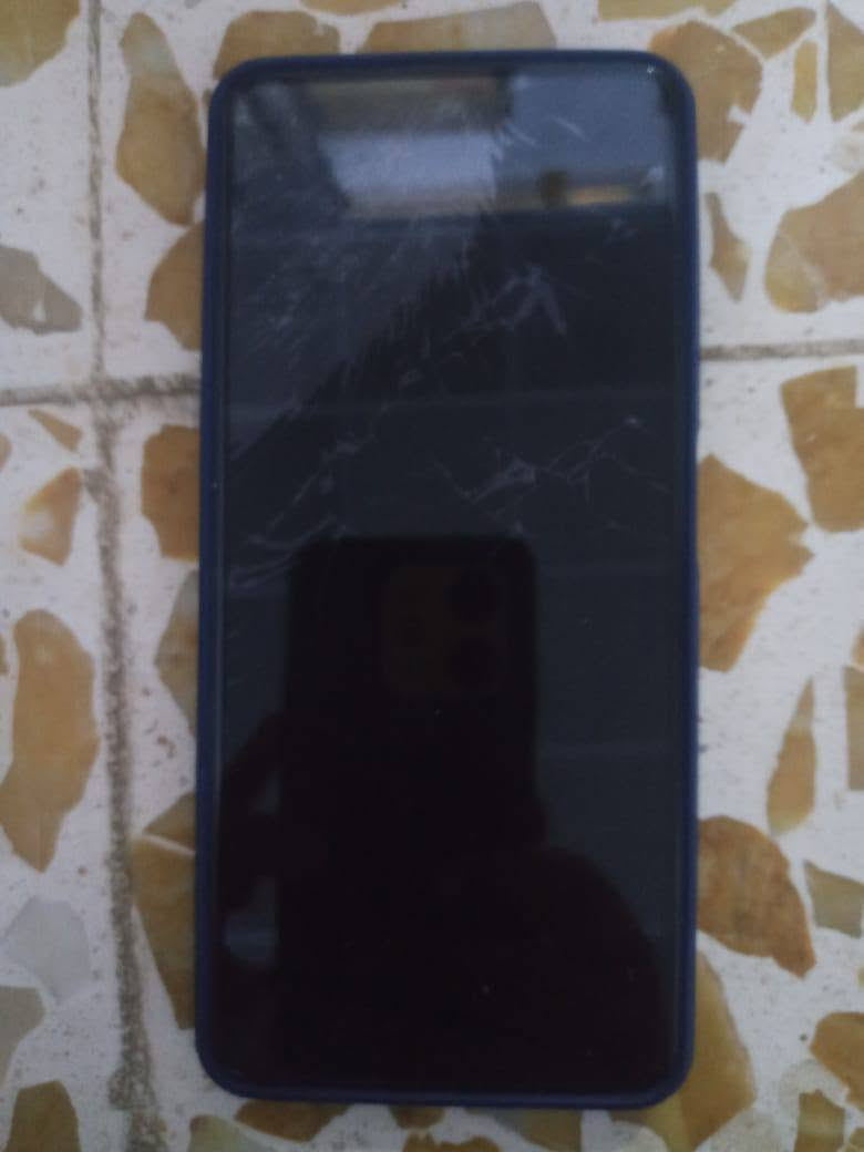 انفنكس سمارت 8برو
جهاز نظيف بس الشاشه مكسوره من فوق جهاز نظيف وحلو الذاكره 256ب
بطاريه 5000 ملي امبير
بمجال بسيط
والسعر 100,000
***********
