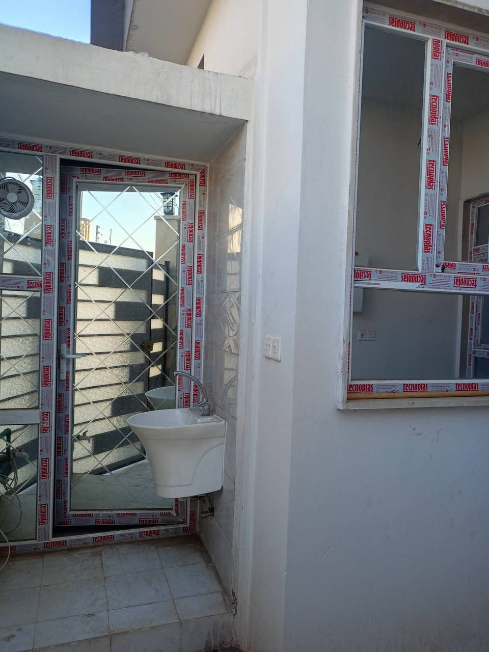 بيت للبيع المساحه 100 طابقين حي عدن قرب جامع الرووف
سند طابو البيت شروق زيرو تسليم فوري 🏠🏠🏠🏠🏠
للاستفسار مراجعةمكتب عمر للعقار حي الاركان شارع 20 
***********
*********** ابو اياد
