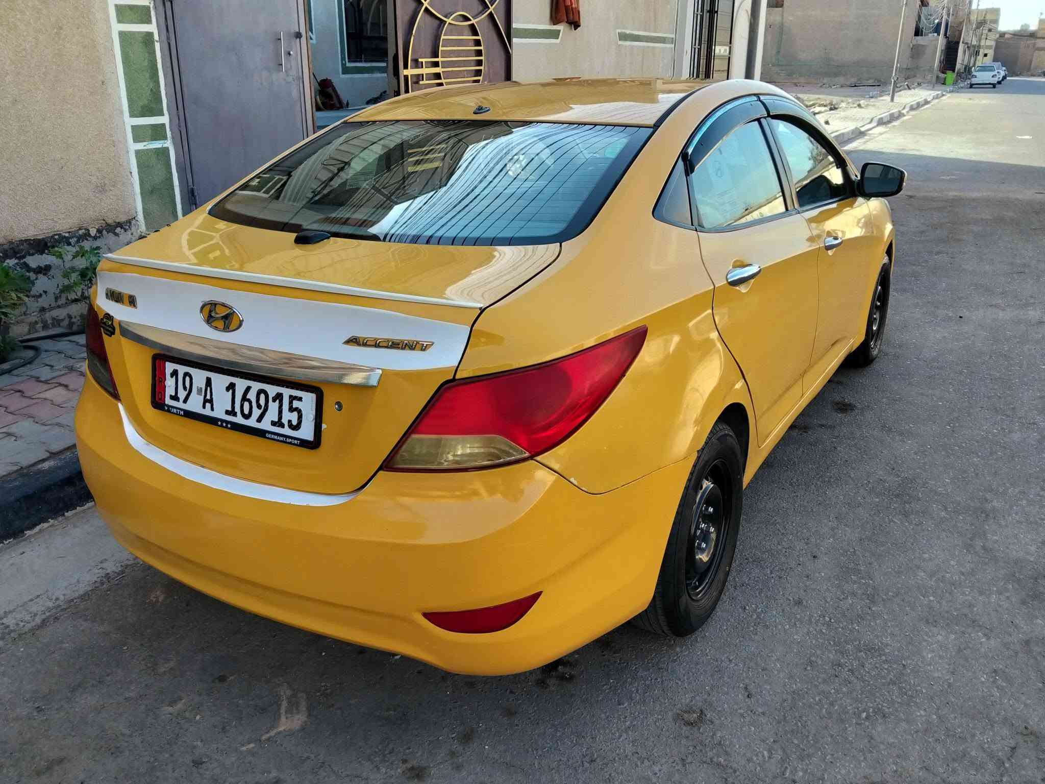 سلام عليكم اكسنت 12 خليجي مكينه 1600دبل قطره السياره مكينه وگير وحدايه نافضها على ايدي تخم تاير صارله يومين سلف جديد تبريد ثلج 
ملاحضه السياره من تحمه عندي يصير بيها مراوح ومرات تصفه 
رقم كربلاء المقدسه ومكاني كربلاء مصفره هيئه ومرور
واي استفسار اني خادم ***********
ملاحضه عندي احترگت الضفيره وبدلتها ماريد اعني شخص من بعيد ويطلع غير شي بس عمرتها تعمير درجه اولى
السعر 70ومجالها حق جيتك
