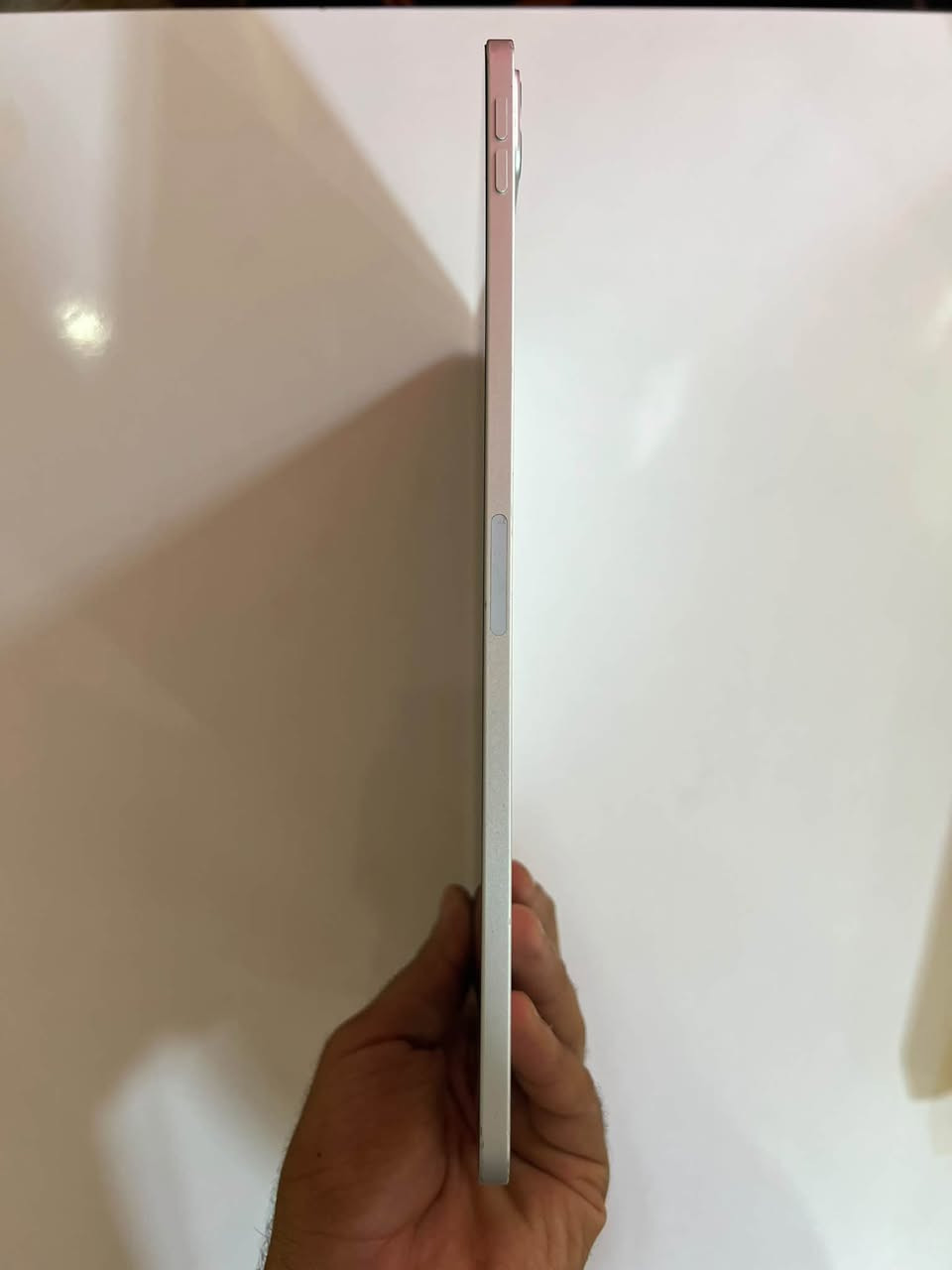 سلام عليكم عندي آيبادات m1 بطاريه 91 ذاكره 256 بدون ملحقات سعره 550قفل 
وعندي m2 بطاريته 80 ذاكرة 256 كامله ملحقات سعره 600 قفل بدون عموله 
بغداد ***********
