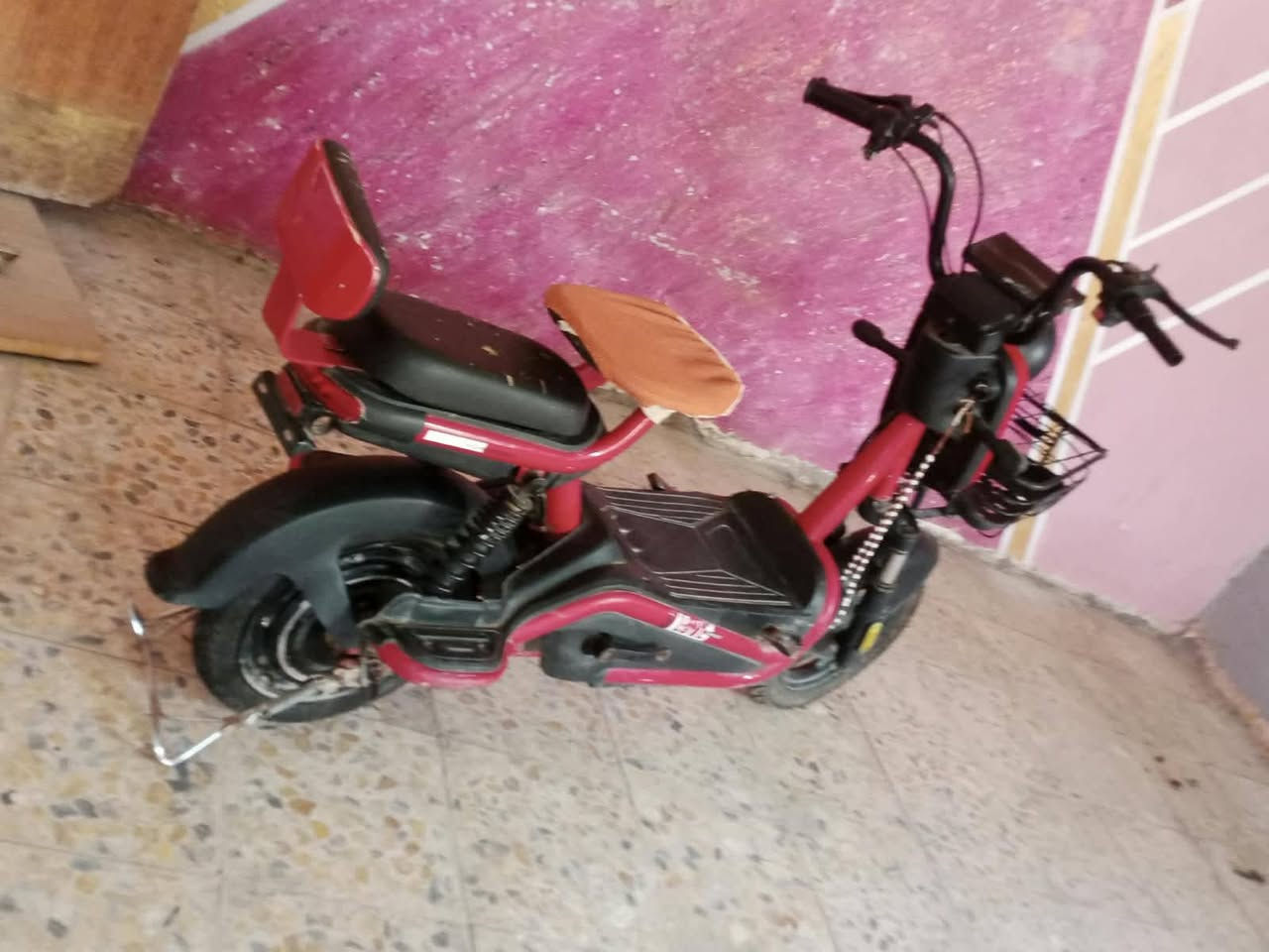 سلام عليكم 
دراجه شحن حجم 14 
موديل 2024
بطاريات عدد 4 كبار
نوع الدراجه ريـان ⚡
دراجه عاطله عوزها ملف فقط 
كلشي شغال فقط ملف عاطل هورن عالي اشاره لايت شغال
انطيك هديه وياها سكليتر 
السعر 75وبيها مجال للشراي 
المكان ديوانية سدير 
*********** بي واتساب قفط
