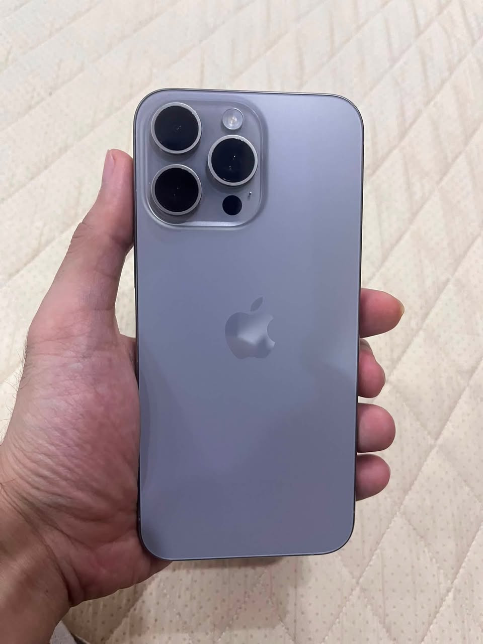 ايفون 15 برو ماكس 📱
ذاكرة ٢٥٦ 
بطارية ٨٥ 🔋 
عدد دورات ٥٨٣ 🔌 
نظافة ١٠٠٪؜ ، مكفول من كلشي ☑️ 
بدون ملحقات ‼️ 
السعر مليون بي مجال قليل 💵 
***********
