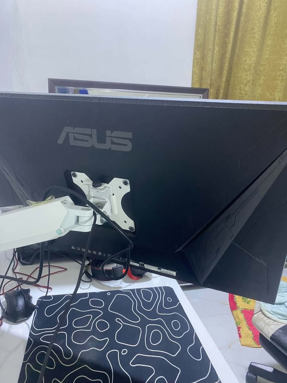 السلام عليكم شاشتين للبيع 
الاولى : 
ASUS 
280 HZ
IPS 27 FHD 
مكفوله كفاله عامه سعره ٢٣٥
الثانيه : 
MSI
180HZ
27 2k 
مكفوله كفاله عامه سعره ٢٤٠ وبيهن مجال كلش بسيط 
موجود توصيل محافظات مكان الكوت للاستفسار خاص او ***********
