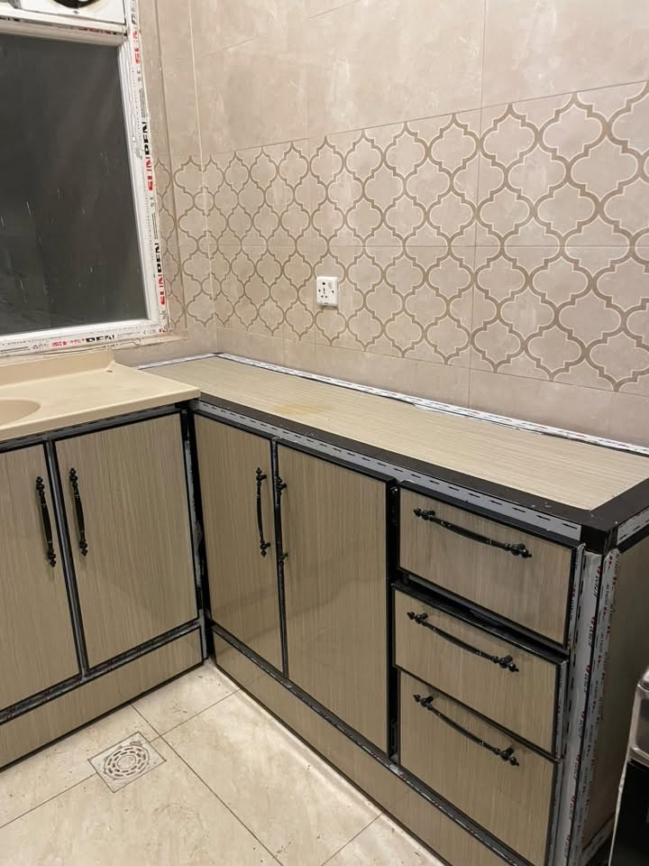 كاونتر للبيع
صغير ، متر ونص بمتر وشوية
المنيوم ، نظيف جداً 
السطح كوارتز 

بي فطر بالحوض موضح باخر صورة وصلحناه
ميسّرب

الداخل نظيف جداً ١٠٠٪؜

مكاني بغداد

للتواصل 
***********
وتساب او هاتف

