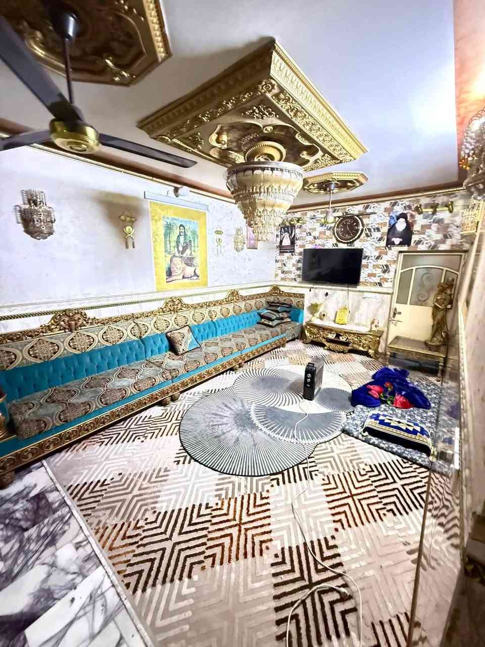 بيت مساحة 144 متر طابق ونص
3 غرف
استقبال
صالة 
حمام غربي وشرقي
إضافة مخزن 
مدينة الصدر قطاع 32 أول فرع ع شارع جوادر 
قريب ع سوق مستشفى مطاعم 
الاستفسار :*********** رقم مسجل واتساب
