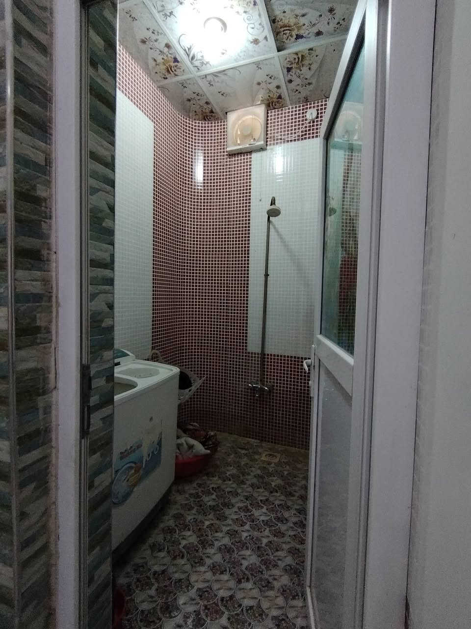 🏠 للبيع — منزل طابو صرف جاهز للتملك الفوري 🏠

فرصة مميزة يقدمها مكتب الضامن للعقار

📍 الموقع: شموع — شارع المدارس
📐 المساحة: ١٣٠ متر
📑 طابو صرف — تحويل ثاني يوم باسم المشتري

🏗️ مواصفات البناء:
✅ بناء درجة أولى
✅ طابوق + كونكريت
✅ السطح شتايكر

🔹 تفاصيل المنزل:
• استقبال واسع ومرتب
• مطبخ (حار / بارد)
• هول
• غرف نوم عدد (٢)
• صالة داخلية
• منور عدد (٢)
• صحيات داخلية وخارجية

✨ بيت مرتب جداً وتشطيب ممتاز، جاهز للسكن مباشرة وفي موقع حيوي قريب من الخدمات.

📞 للحجز والاستفسار(***********) 
مكتب الضامن للعقار
ذي قار – سوق الشيوخ – خنيطله – شارع الكراج
