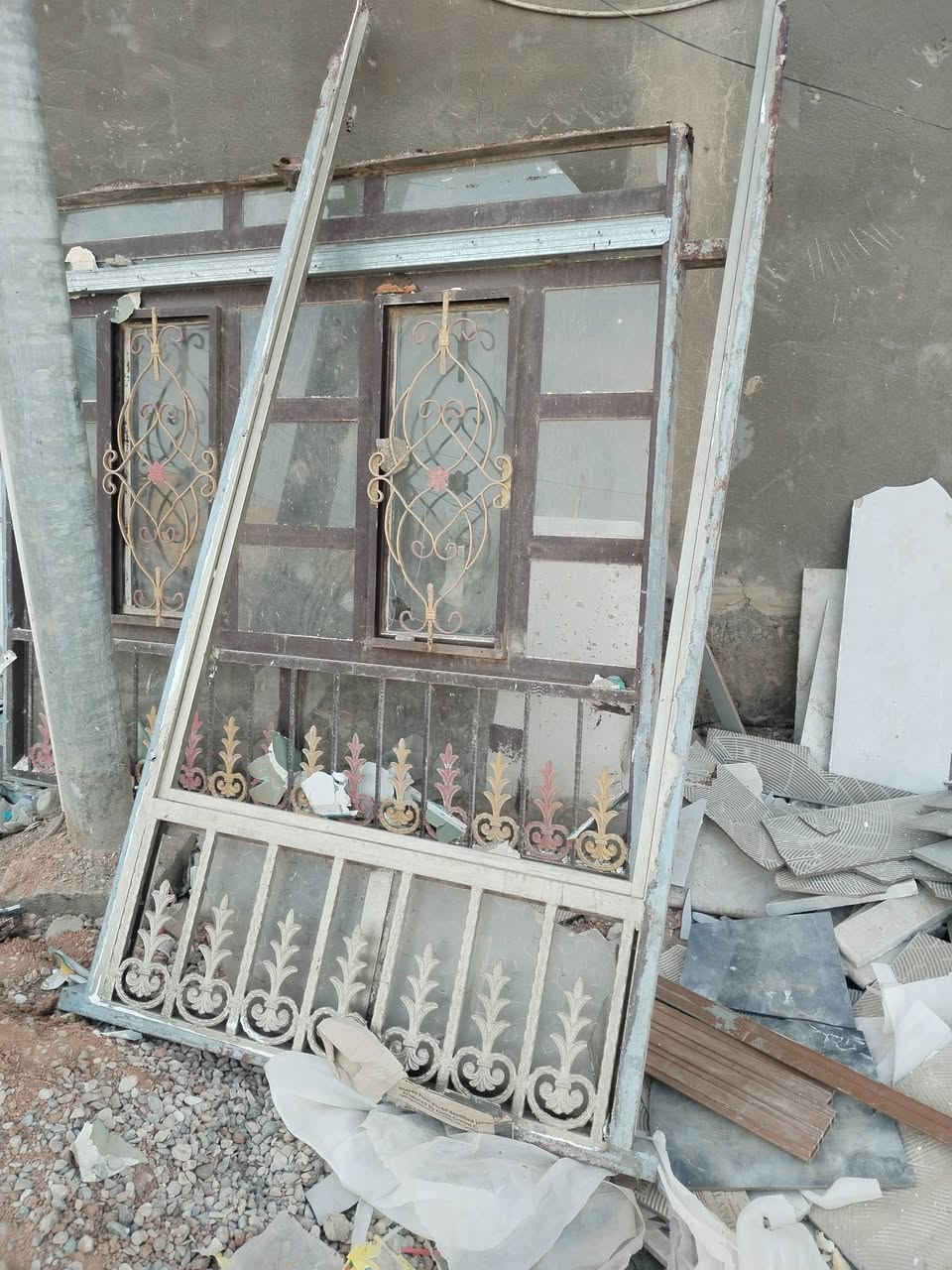 غراض لبيع الشراي يتصل او ع خاص 📍مكاني شامية حي العسكري هذا رقمي  ***********
شباك حديد الثقيل الارتفاع 170سم والعرض 2م

باب حديد الثقيل الارتفاع هو والجرجوبة240سم والعرض 1م

سخان شغال س 60وبي مجال قليل 

مراوح ثنينهن 20

