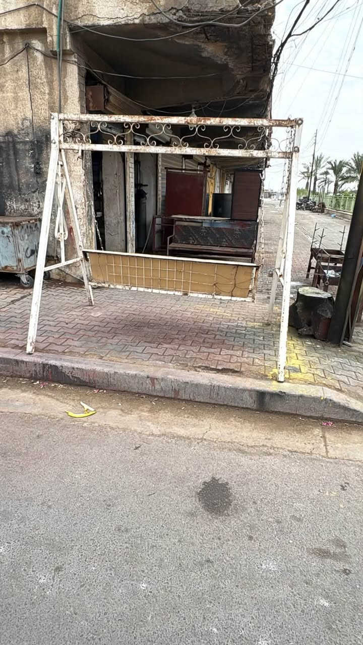 مرجوحة كبيره 5 اشخاص تشيل حديد اصلي السعر160 وبيها مجال
@إشارة
