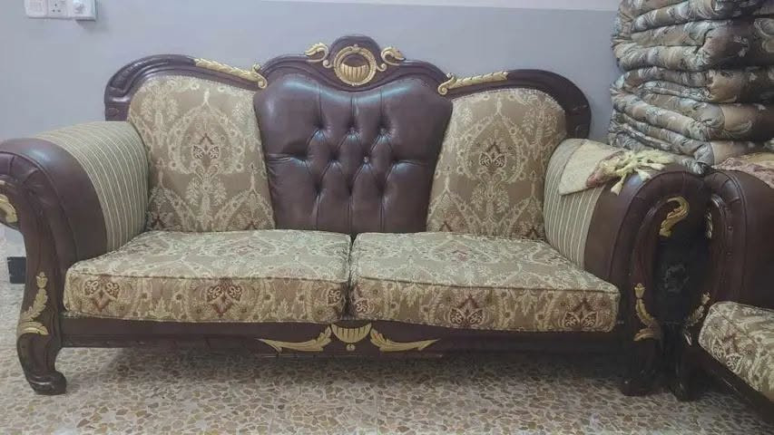 ديوان ملكي جديد10مقاعد 

مكانو القوسيات
***********

سعر 350
وبي مجال
