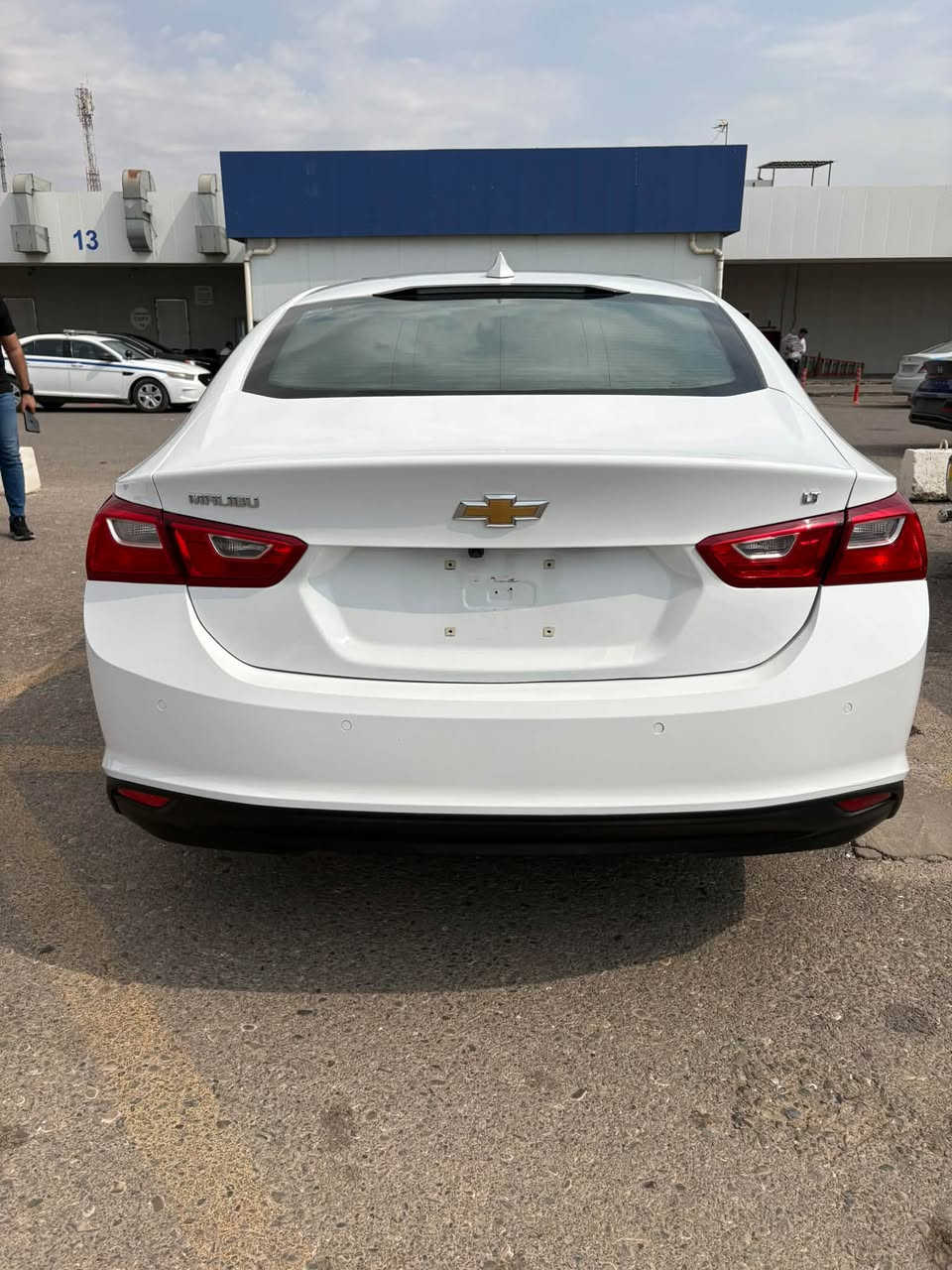 شوفرليت ماليبو موديل ٢٠٢٤ بانوراما يعني lt2 فول الفول بدون قطرة صبغ عدا الدعامية الامامية وبدون تعديل وبدون تبديل وبدون اي دواخل  مكفولة حتة بدون ايرباك حتة ايرباكات السقف مطاك  مكفولة من الاخير وين ميعحبك افحص ماشية السيارة ٦٣ الف كيلو متر وليس مايل وهستوني مبدل دهن الكير والمحرك يم وكالة موتول عليهة ادامة كاملة وتايراتهة جديدة قبل شهر مبدلهن وشادلهة منظومة زينون اصلي مو تجاري 
السيارة رقم اربيل باسمي شخصياً مو مال معرض ومكانهة باربيل 
سعر السيارة ١٤٣ ورقة وبيهة مجال قليل لان كلش نظيفة ربع متصرف عليهة 
رقم الهاتف *********** واتساب

