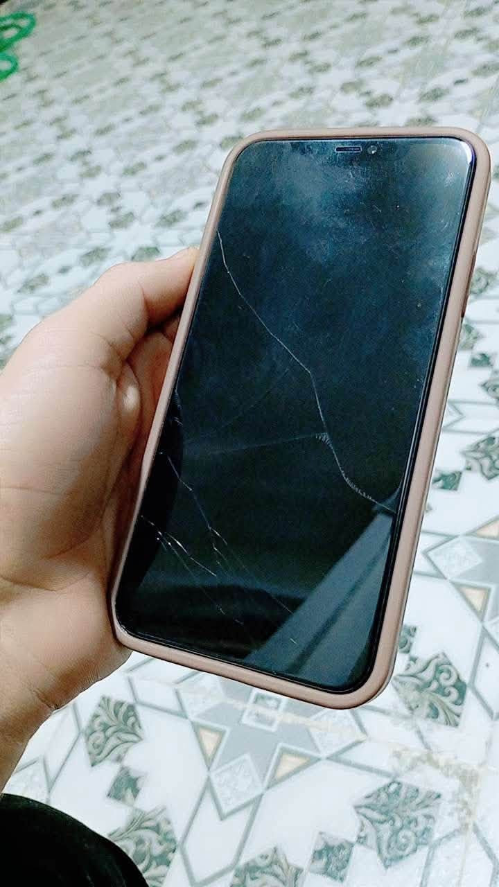 السلام عليكم 11برو ماكس ذاكره 256 مبدل بطاريه اصليه وكسر بلشاشه خفيف ممأثر ع المس نهائياًمثل مموضح بلصور نضيف الجهاز السعر 175 خاص مامتواجد فقط واتساب ***********
