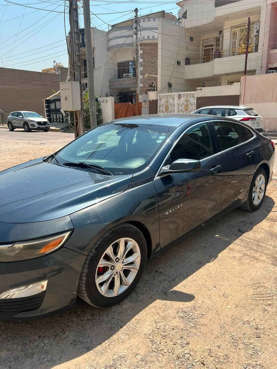 السلام عليكم 
للبيع ماليبو 2019 بأسمي تريد تحويل تريد وكالة  فئة LT مواصفاتها فول تحكم ستيرن شاشةكبيرة كامرة دوارة مثبت سرعة تبريد قطعتين مناخي منفصل لد نهاري كشن كهرباء تدفئة كشن محرك 1500تيربو.
حادثها موضح بل صورة تبديل جاملغ السايق وتصليح الباب ايرباكات راجعة سستم كامل وجاملغ الخلفي الايمن مرشوش كلير من امريكا وصار بي جراد والباب الايمن بي طخة كلش صغيرة.ماشية 110 مايل بجم كبس بلادي محرك والكير مكفول وتبريد والكهربائيات مكفولة وين مايعجبك انروح نفحص
🚗 السيارة عليها ادامة كاملة على ايدي مال جناي
1. تبديل دهن كير مع فلتر على اربعة مراحل
2.تبديل بلكات اصلية شركة اي سي ديلكو
3. صدر امامي خلفي كلة جديد
4.تخم تاير جديد
5.باتري جديد 
6. ادامة وتنظيف منظومة الهواء والبانزين بل كامل سيارة جاهزة وكاملة
مكاني بغداد السيدية *********** السعر 92 وبيها مجال
