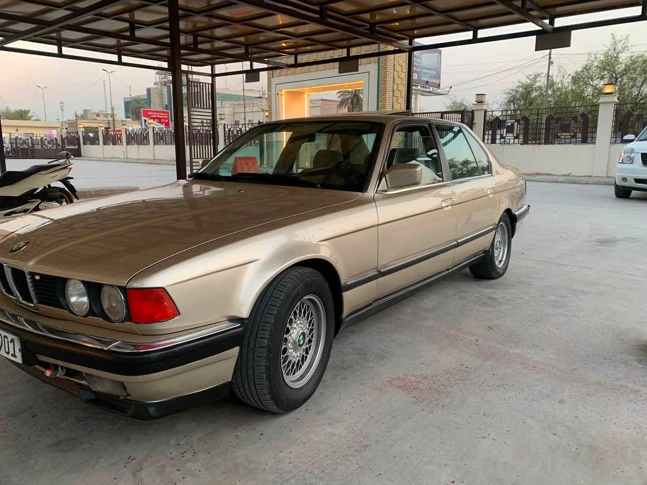‏السلام عليكم بي إم دبليو موديل 88 السيارة جاهزة قير ومكينة وحدي تبريد ويل سويتش اليوم مطلعها من الفرن الصبح السيارة مصبوغ جمالية مكاني الشعب السعر 58    ***********
