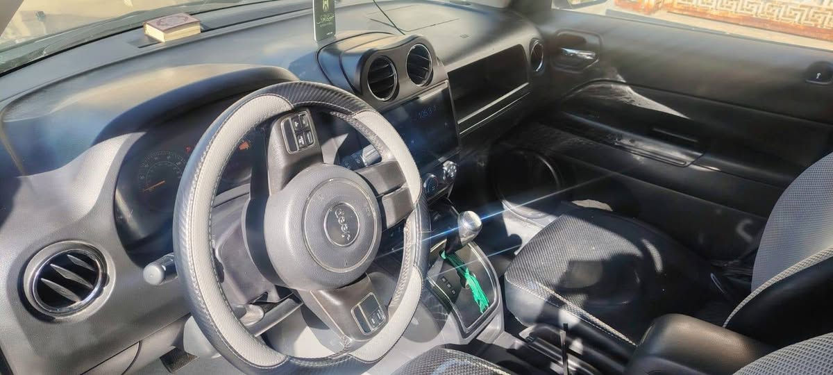 للبيع جيب باتريوت 2016 Jeep Patriot Limited
- الموديل: 2016
- الفئة: Limited 
- اللون: فيلي غامق
- المحرك: 2400cc 4 سلندر اقتصادي
- ناقل الحركة: اوتوماتيك CVT
- الدفع: 4x2
- ماشيه: 148 الف كم
- الرقم: ميسان 13 أ 69396 
- المكان: العمارة / ميسان
**حالة السيارة:**
- السيارة نظيفة جداً وداخلها مرتب كما بالصور
- مواصفات Limited: شاشة + تحكم ستيرن + كروز + حساسات + كامرا خلفيه 
- مفحوصة بتاريخ 2024/10/23  والسونار موجود بالصور
- بنيد كد الايت + جاملغ السايق 
**السعر: 115 وبيه مجال للشراي الصدگ
**رقم صاحب السيارة: ***********
السيارة جاهزة للتحويل وبيها مجال للفحص 
سياره خدميه صرف قليل وسلعتهه رخيصه الجنايه يعرفون
