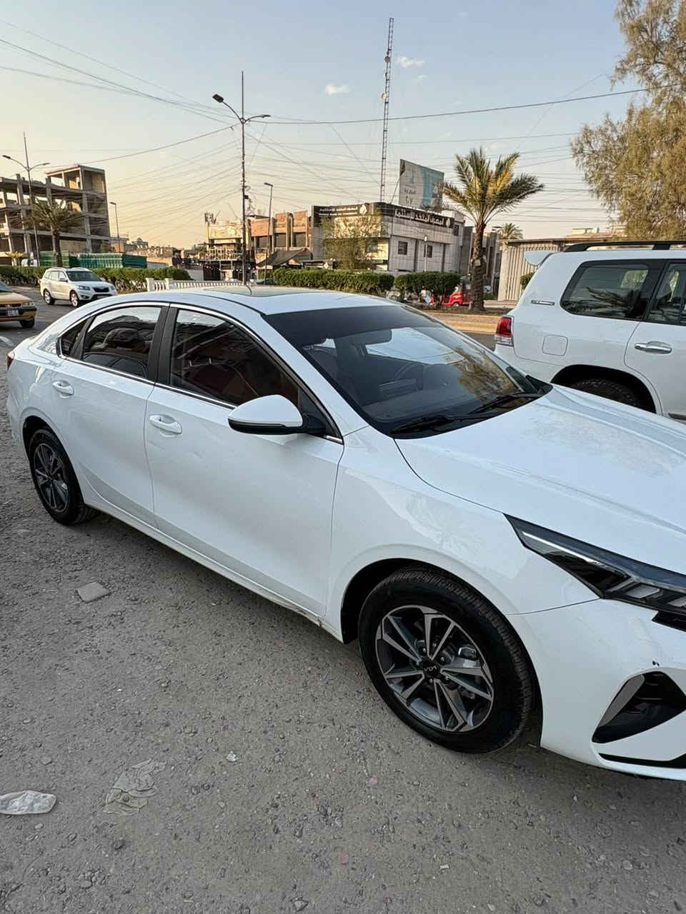 السلام عليكم كيه كي 3 موديل 24 رقم بغداد شرط التحويل ماشيه 47 الف السياره مكفوله من بارد وصبغ وفتح وشد فقط شخوط ورصعات الباقي كفاله عله السونار مكاني بغداد الاعضميه *********** السعر 128 وبيها شي بصيط كلش
