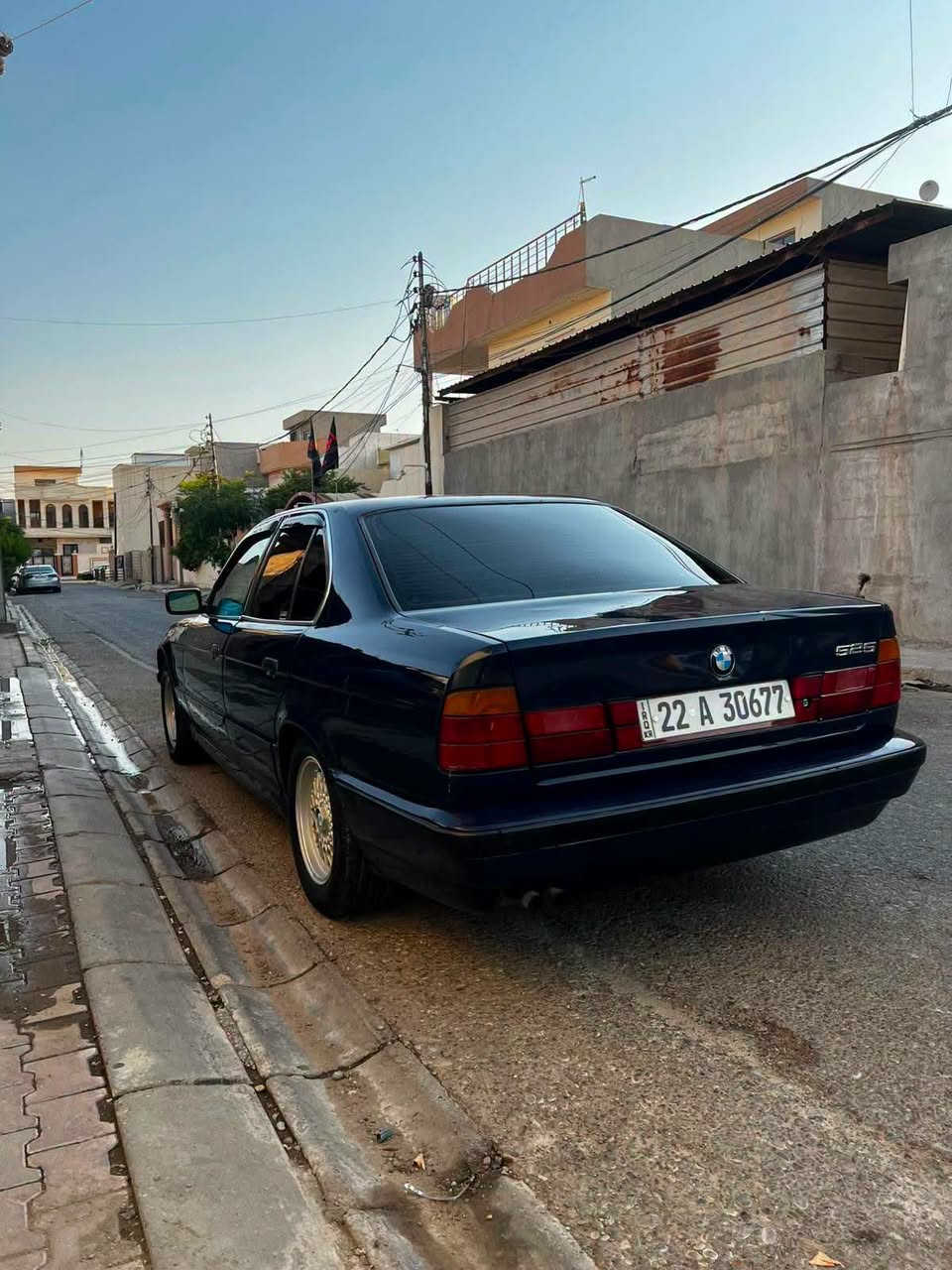 لسلام عليكم للبيع بي ام موديل 1992 اصل 525 كبس عدلة صبغ بلادي ما مصبوغة فقط بيها 3 قطع كلير بدون ضربة وبدون معجون السيارة بلادية للاخير شرط ترايها يخبل نقص ما بيها داخل جديد لوك تخم تاير جديد  كهربائيات كامل سنوية باسمي 2031 هزة جديد كير ومكينة كفالة تبريد تدفئة كوبون بانزين بيها  يشتغل السعر 63 بي مجال الشراي يتصل مكاني كركوك ***********
