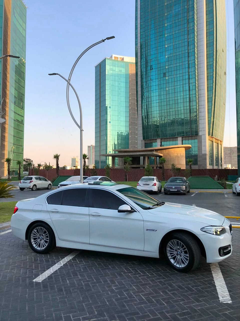 BMW F10 528i 
سلام عليك BMW 2014 وارد خليجي صفر شركة العروش (BMW)اربيل
بدون صبغ   كلها بلاد شركه محرك 528 
مواصفات
-بصمه
-سلايت /لايتات متحرك و ليد امامي و خلفي ،ادبتف / مرايه داخليه +الجانبيه  شفط / شفتات ستيرن +تحكمات ستيرن داخل بيجي اوتو هولد
٥ بردات بلاديه و برده متحكم كهربائي↕️ 
حساسات اماميه و خلفيه و كامره ٣٦٠ درجه و باركينك  و ٤ وضعيه قياده
Eco pro / اقتصاديه جداً
comfort / Sport / Sport +
اناره ترحيب خارجيه و عليها شاشه لمس اصليه BMW  و بعد بيها مواصفات  سياره ماشيه 179 الف كم
سياره رقم اربيل ب اسمي  هزه و فحص و سنويه و رقم كلها جديد  بيها 3اماكن قليل جداً  pdr يعني حتا ما مبين
حداديه 100% سيرفس كامل مسوي 
سياره ب اسمي  رقم و هزه كلها جديد تحويل ثاني يوم
***********
