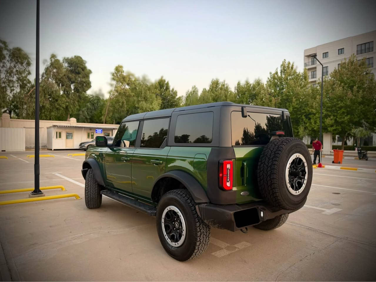 Ford Bronco 2023
4 Torbo
مواسەفات (Base)
5 دوگمە 
یەک بست سبوخی هەیە بەبێ داخیلی
گێر و مەکینە و کارەبایات و تەبرید بەشەرت
رەنگ زەیتونی 
ناو قەیسی
شاشە گەورە
5 مۆد لێخورین 
360 پلە کامیرە و رادار
رەقەم شانسی (1FMDE5DH8PLA94357)
رەقەم تەلەفۆن
*********** أربيل, العراق
