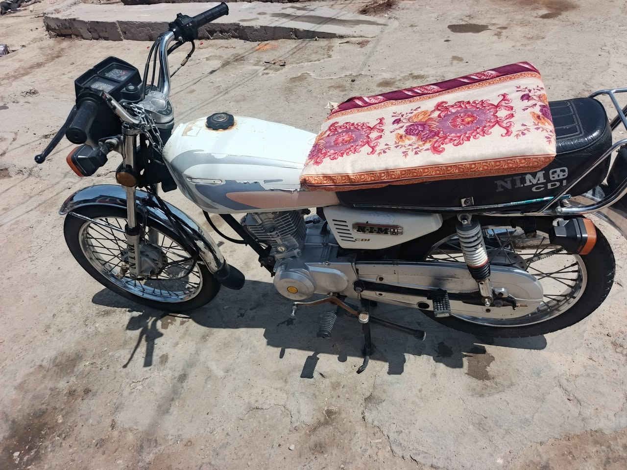 سلام عليكم دراجه شبه اصلي جهازموديل 22 مكينه ما مفتوحه ولا برغي اوراق ضايعه السعر650 وبيه مجال قليل مكاني ناصريه مركز قرب كراج المواحد رقمي ***********
