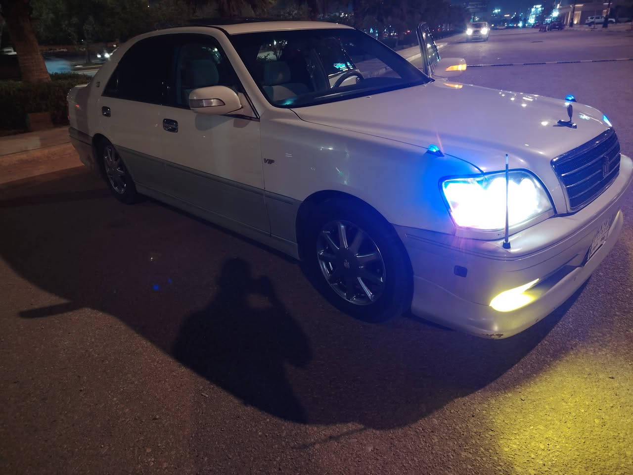 كراون ملكه مديل ٢٠٠٢ جاهزه ع اخر حبايه بغداد مدفوع كمرك باقي فقط رسوم لرقم استفسار اكثر اتصل مكلف بلنشر ***********
