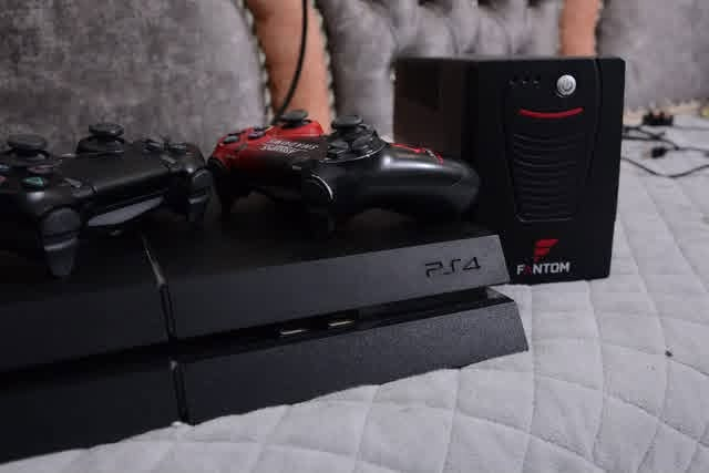 بلي فور فات مهكر نظام 9.00
السعر 180 وبي مجال للشراي

ذاكره 500

العاب 

God of war 2018

Cod zombie black obs 3 

GTA 5

Pes 2026 

Carch 

مع كامل ملحقات جويستك 2 اصلي

لوك ستيكر 

للتواصل.   ***********

مكاني حله توصيل متوفر
