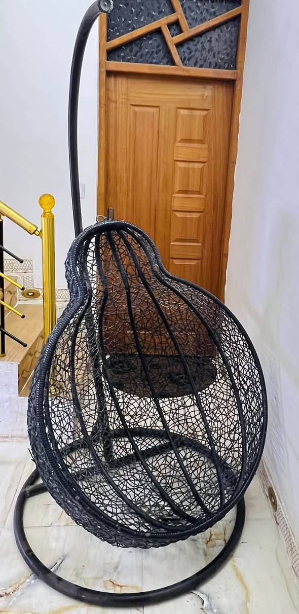 للبيع ... مرجوحه عش العصفور الكبيره عملاقه تاخذ نفرين وتتحمل وزن عالي نضيفه جداً اي ضرر مابيها مكاني بغداد الجزيره السياحيه سعرها ١٥٠ وبيها مجال بسيط الشراي يراسلني خاص
